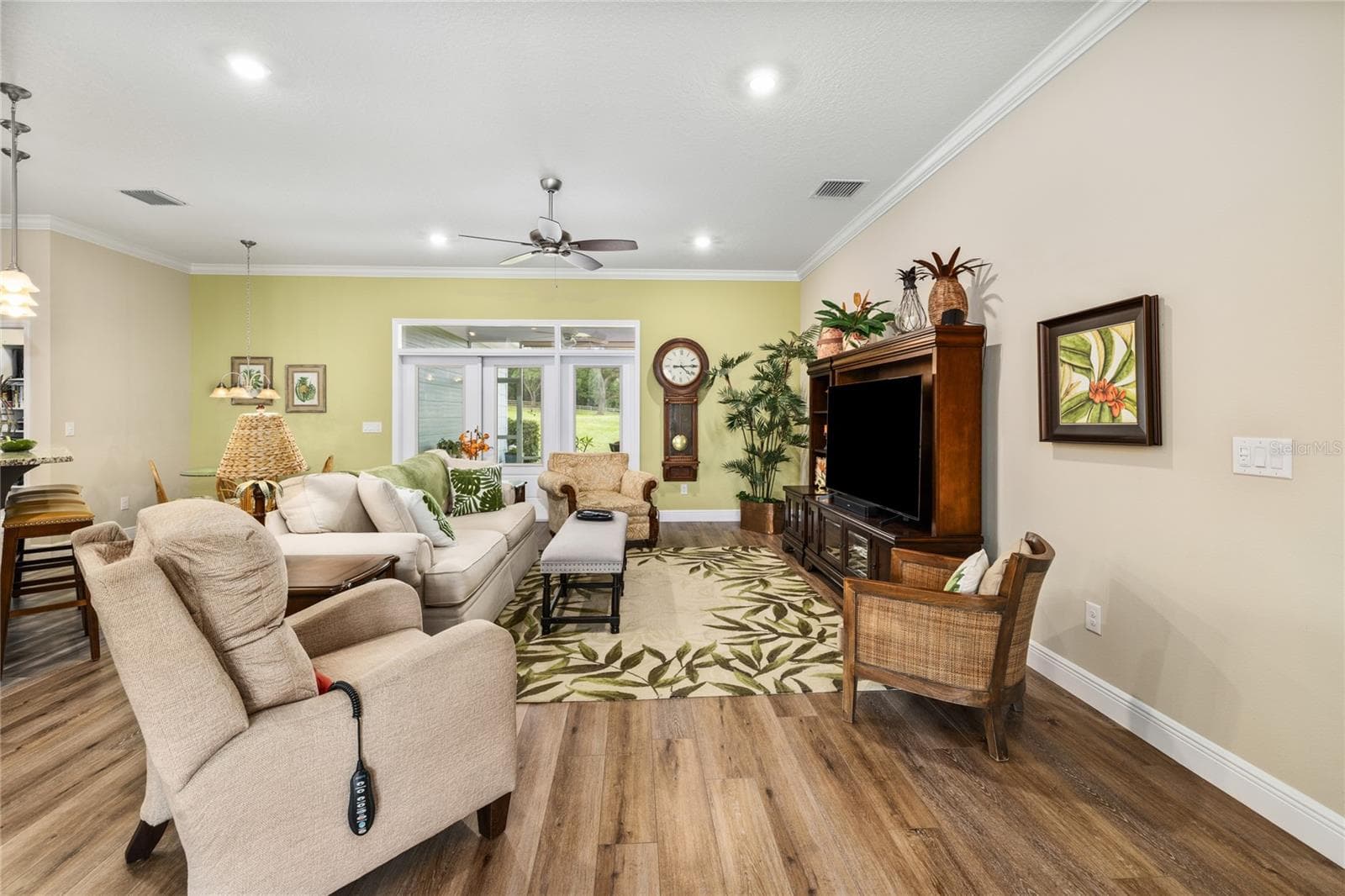 Family Room - 1097 SUGAR LOAF KEY LOOP, LADY LAKE