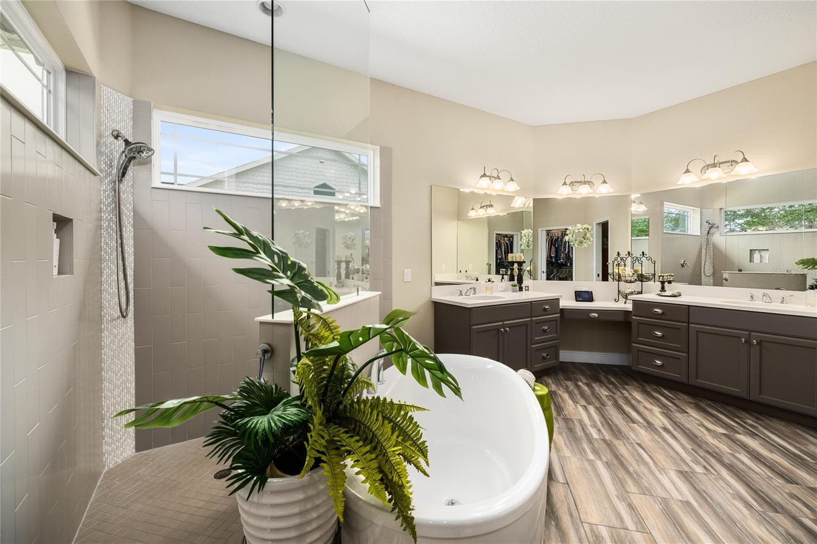 Master Bathroom - 1097 SUGAR LOAF KEY LOOP, LADY LAKE