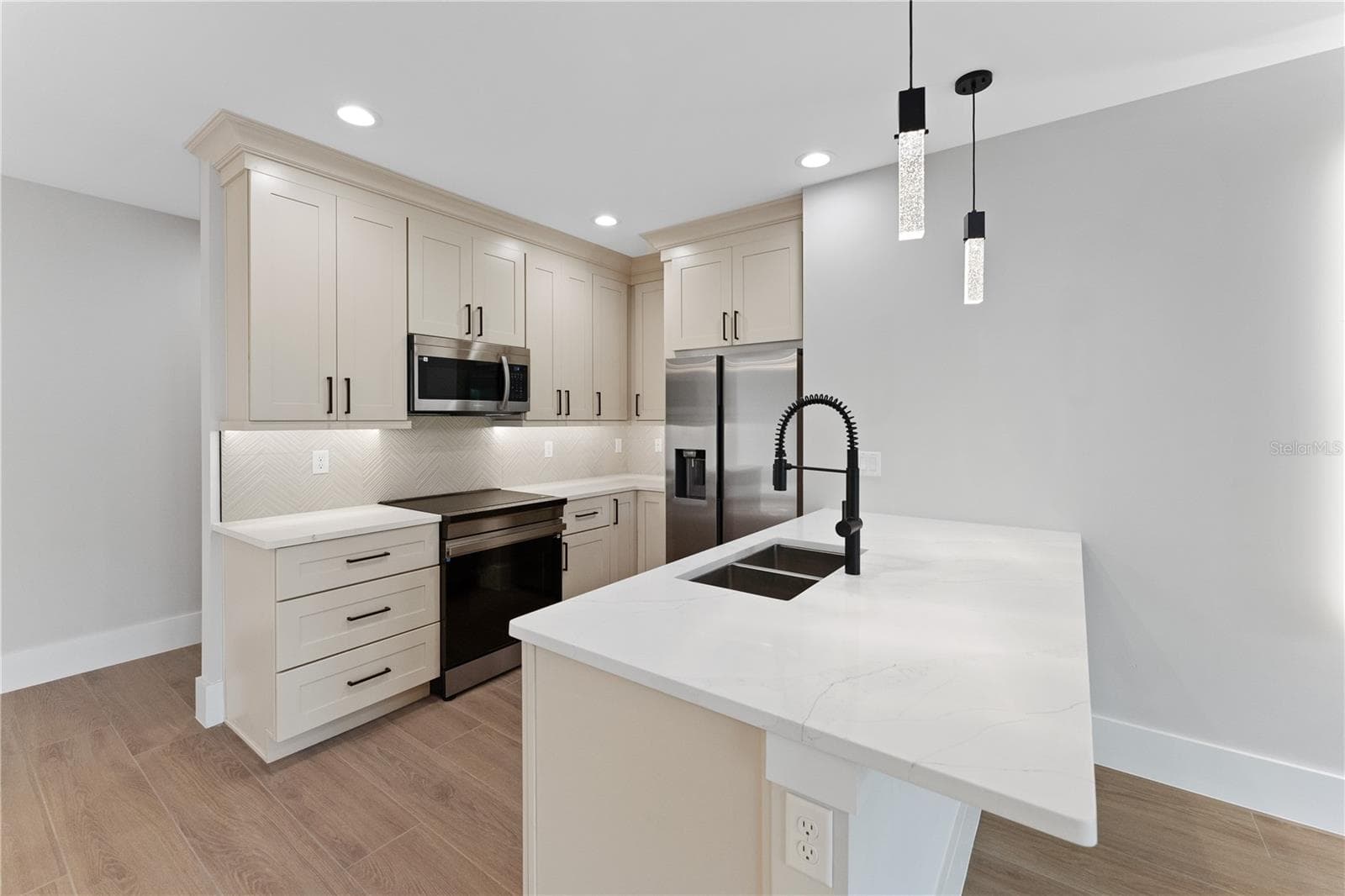 Single Family Residence at 457 RIVERVIEW AVE, SANFORD, photo 14 of 54