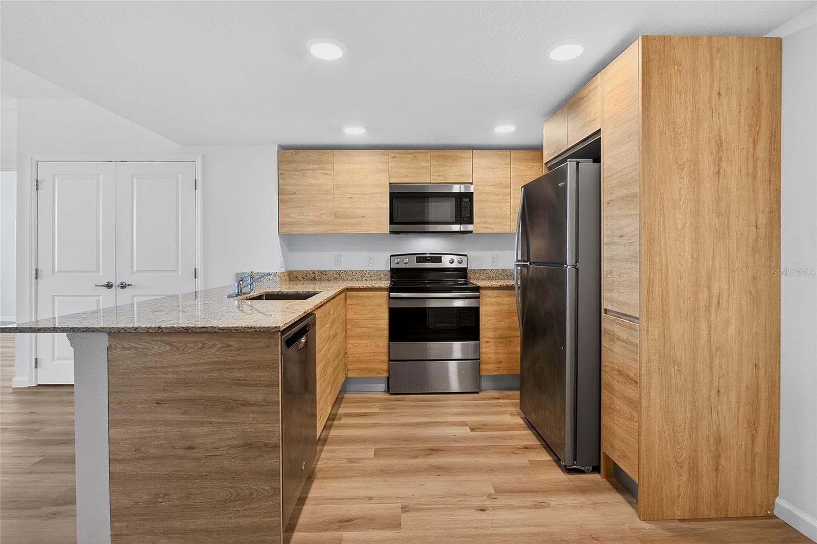 Wood Cabinetry - 1230 SOUTHSTATION PL #312, ORLANDO