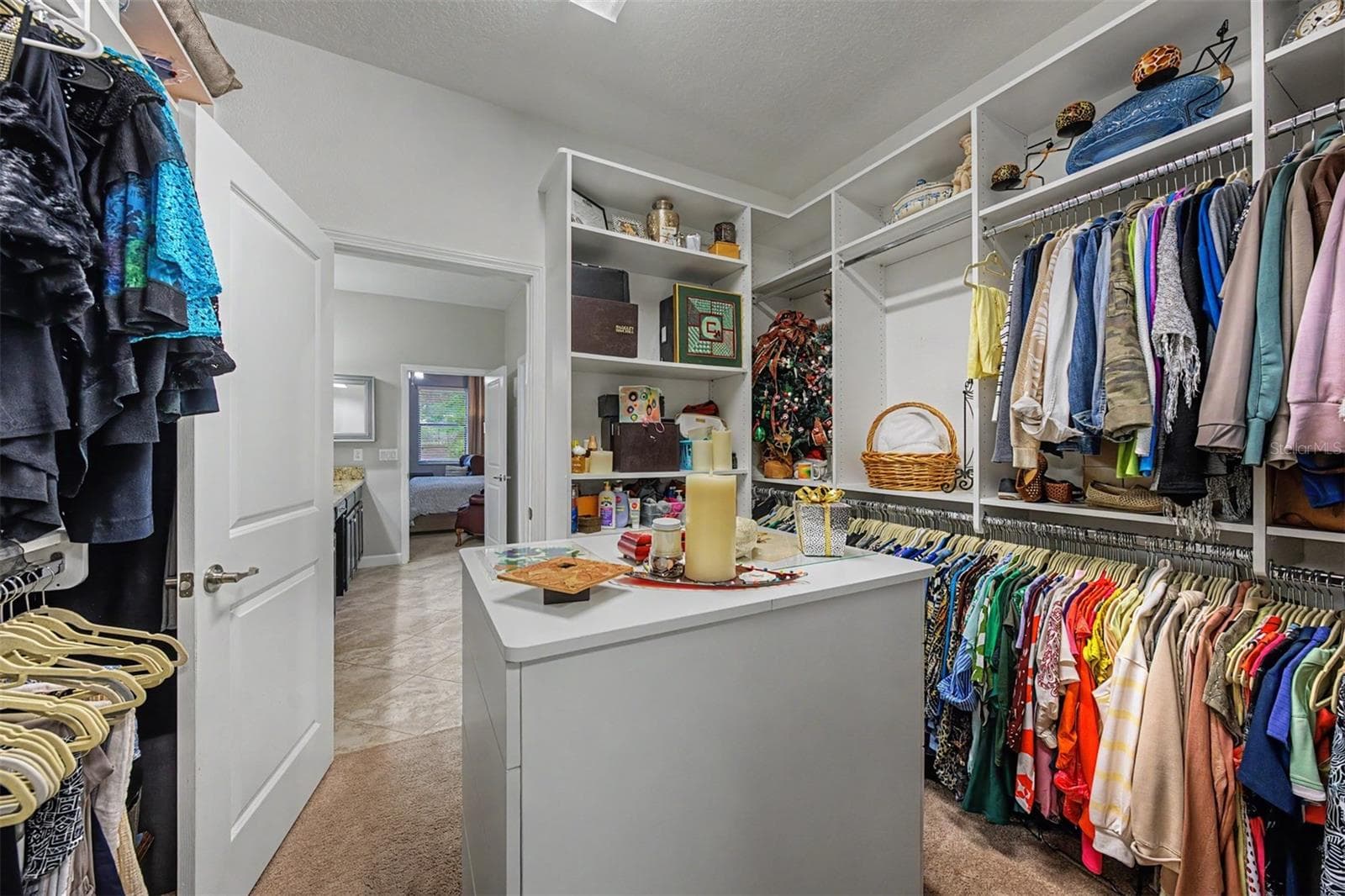 CLOSET envy!! center island and custom closet! - 4926 SOUTHERN VALLEY LOOP, BROOKSVILLE