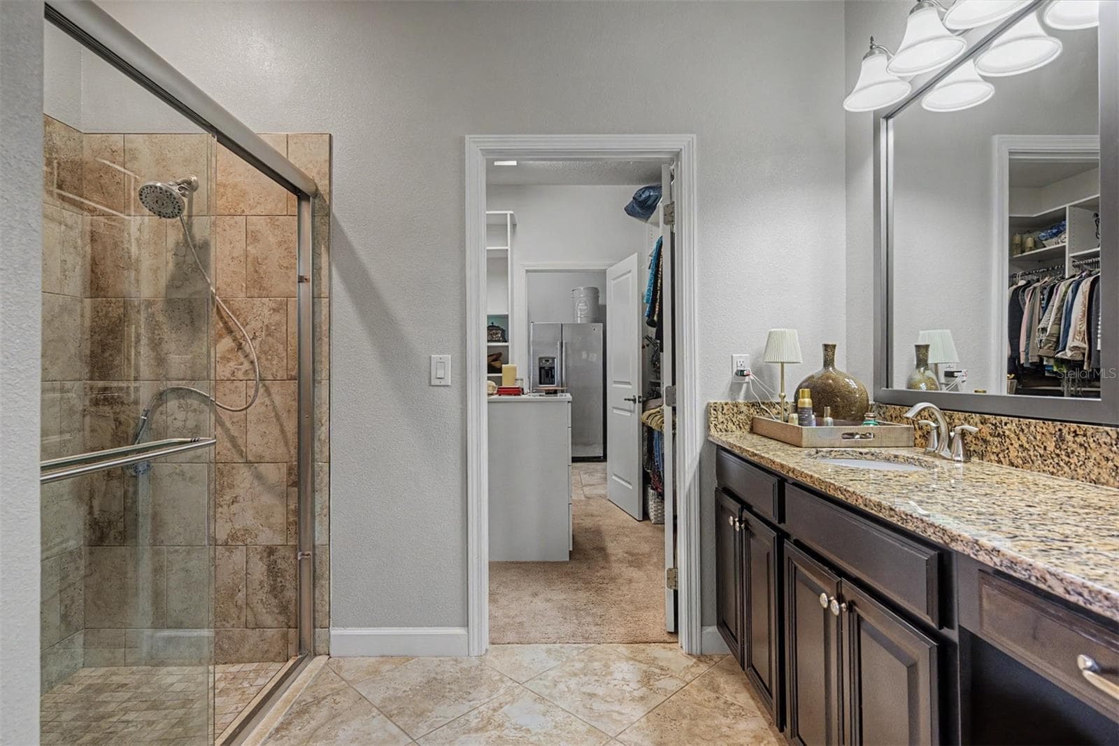 Primary bath ensuite looking into dressing area - 4926 SOUTHERN VALLEY LOOP, BROOKSVILLE