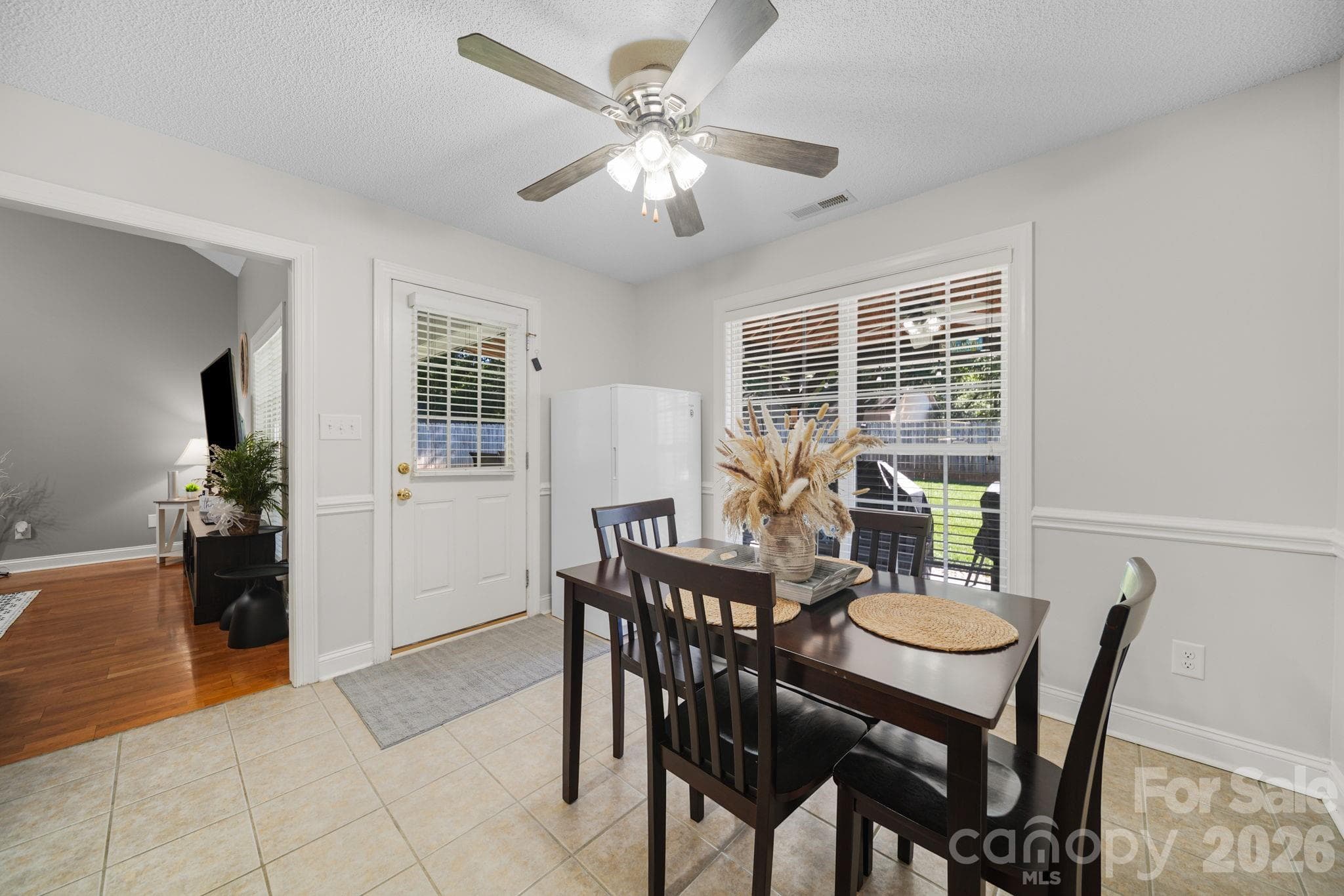 Breakfast Nook - 3804 Secrest Shortcut Road, Monroe