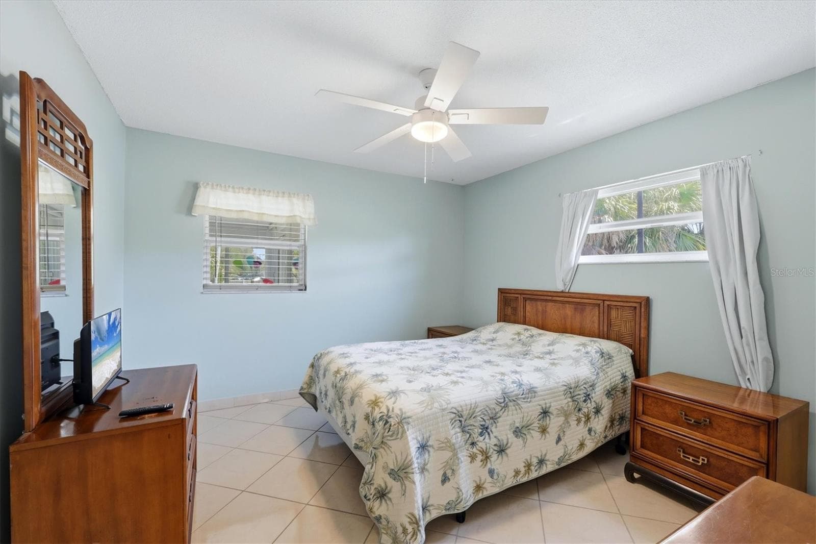 Primary bedroom with ensuite bathroom. - 2809 SWIFTON DR #4, SARASOTA