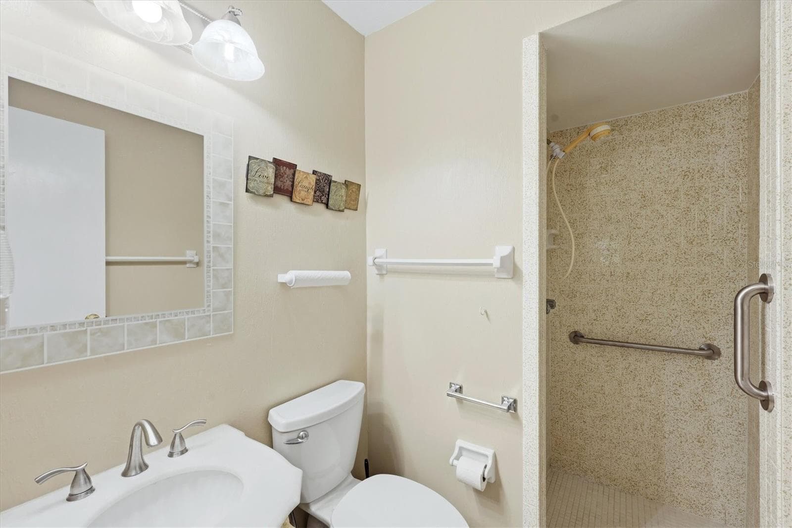 Step-in shower. - 2809 SWIFTON DR #4, SARASOTA