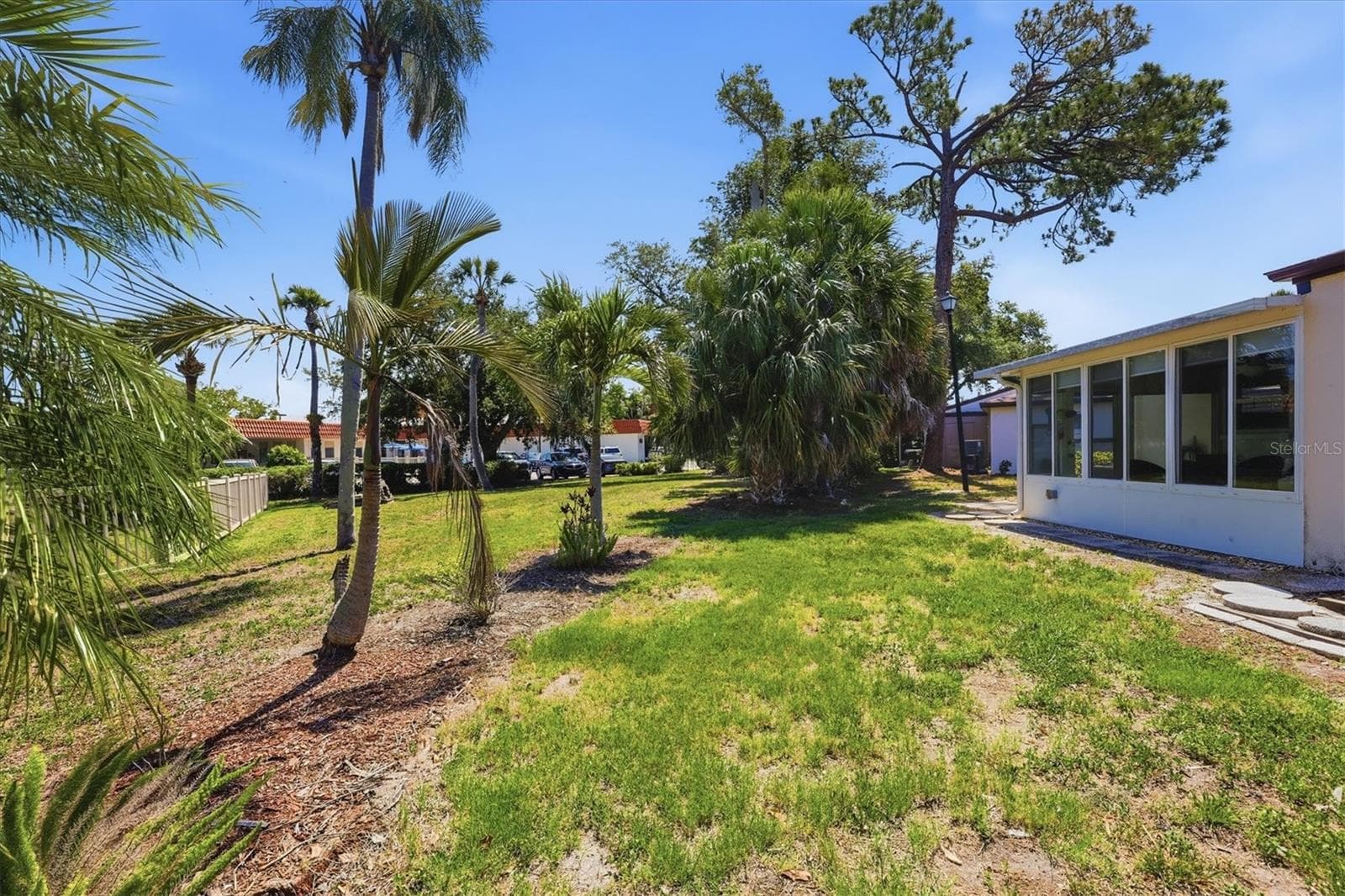 Side yard view. - 2809 SWIFTON DR #4, SARASOTA