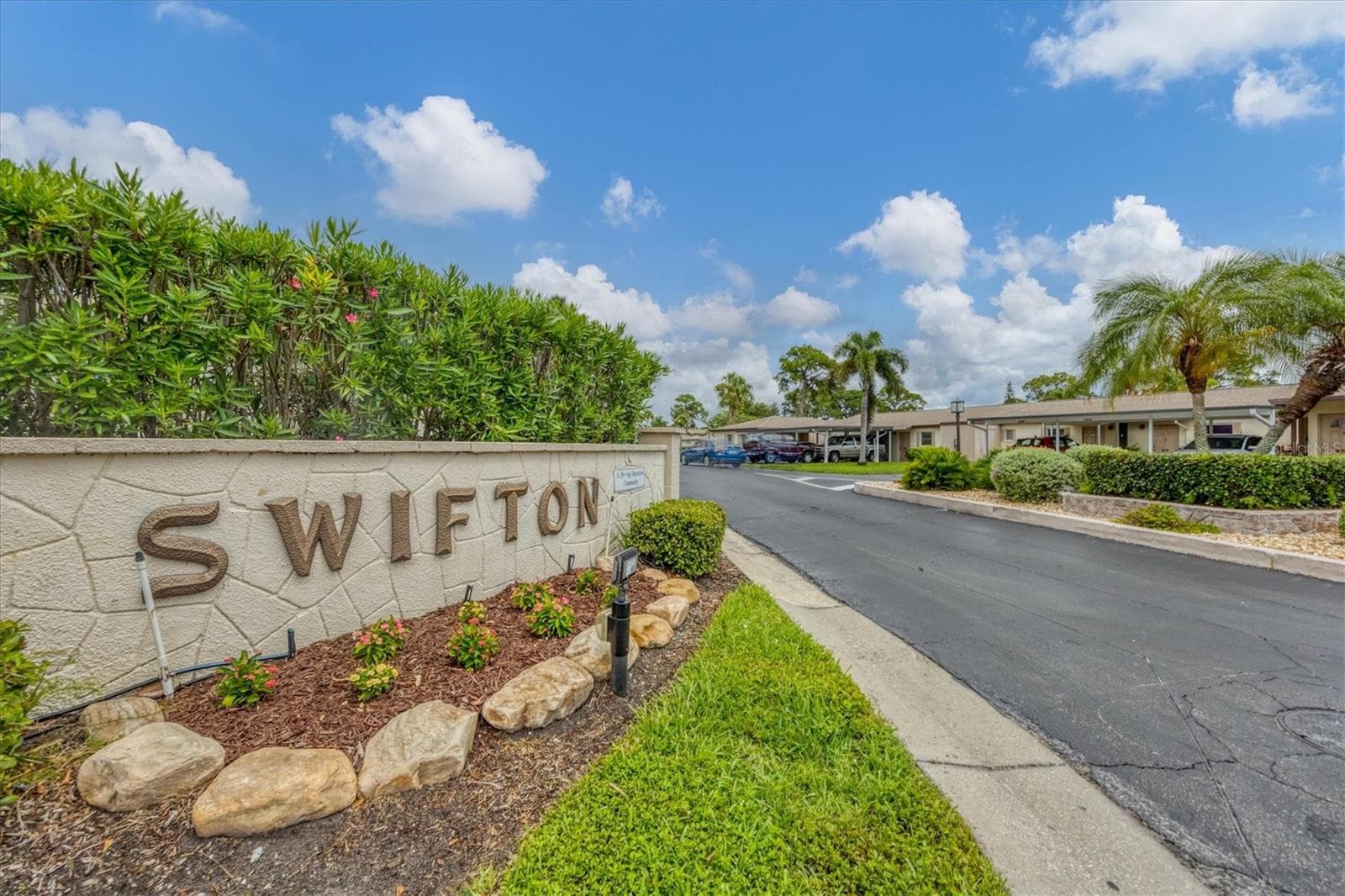 Great location! - 2809 SWIFTON DR #4, SARASOTA
