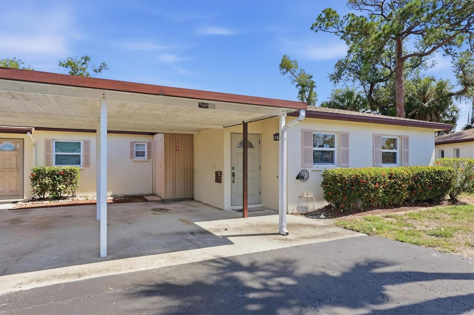 Carport parking at your front door. - 2809 SWIFTON DR #4, SARASOTA