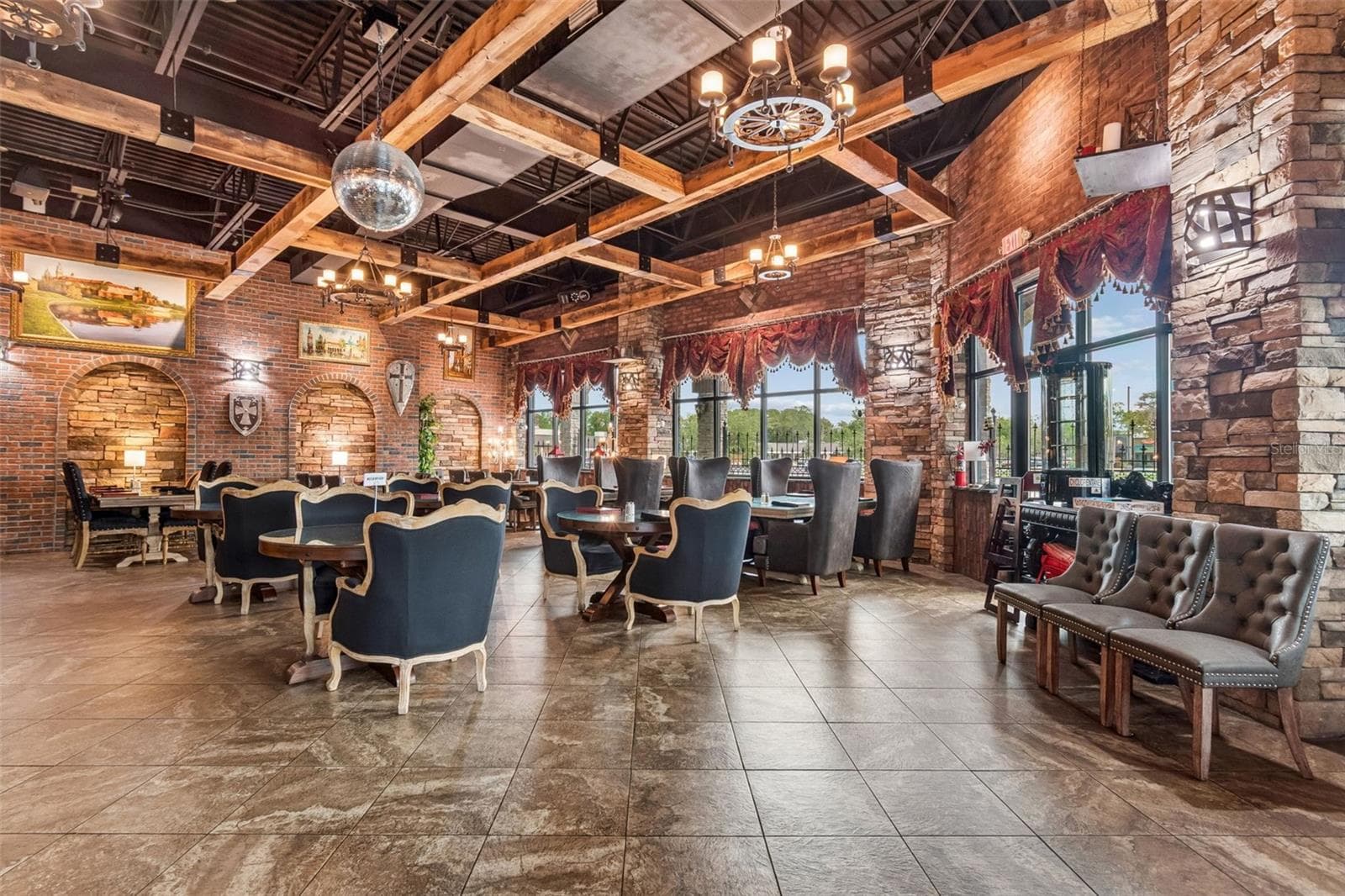 Restaurant at 3007 COMMERCIAL WAY, SPRING HILL, photo 14 of 59