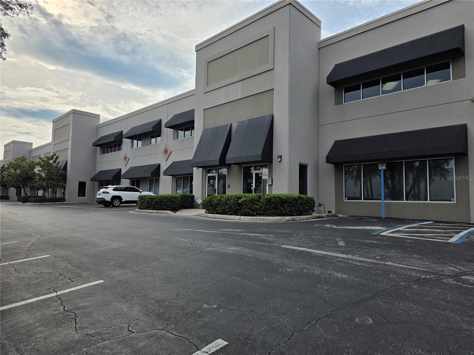 7802 KINGSPOINTE PKWY #202