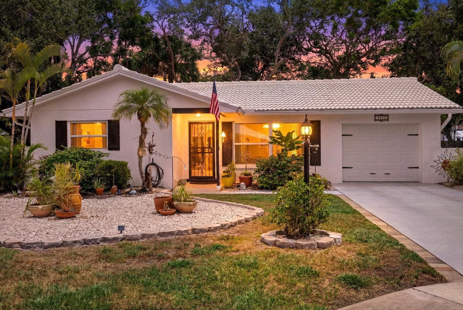 Evening twilight - 4305 CHINABERRY CIR, BRADENTON