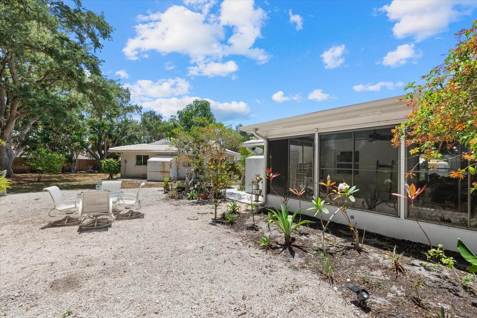 Privacy and outdoor Florida living - 4305 CHINABERRY CIR, BRADENTON