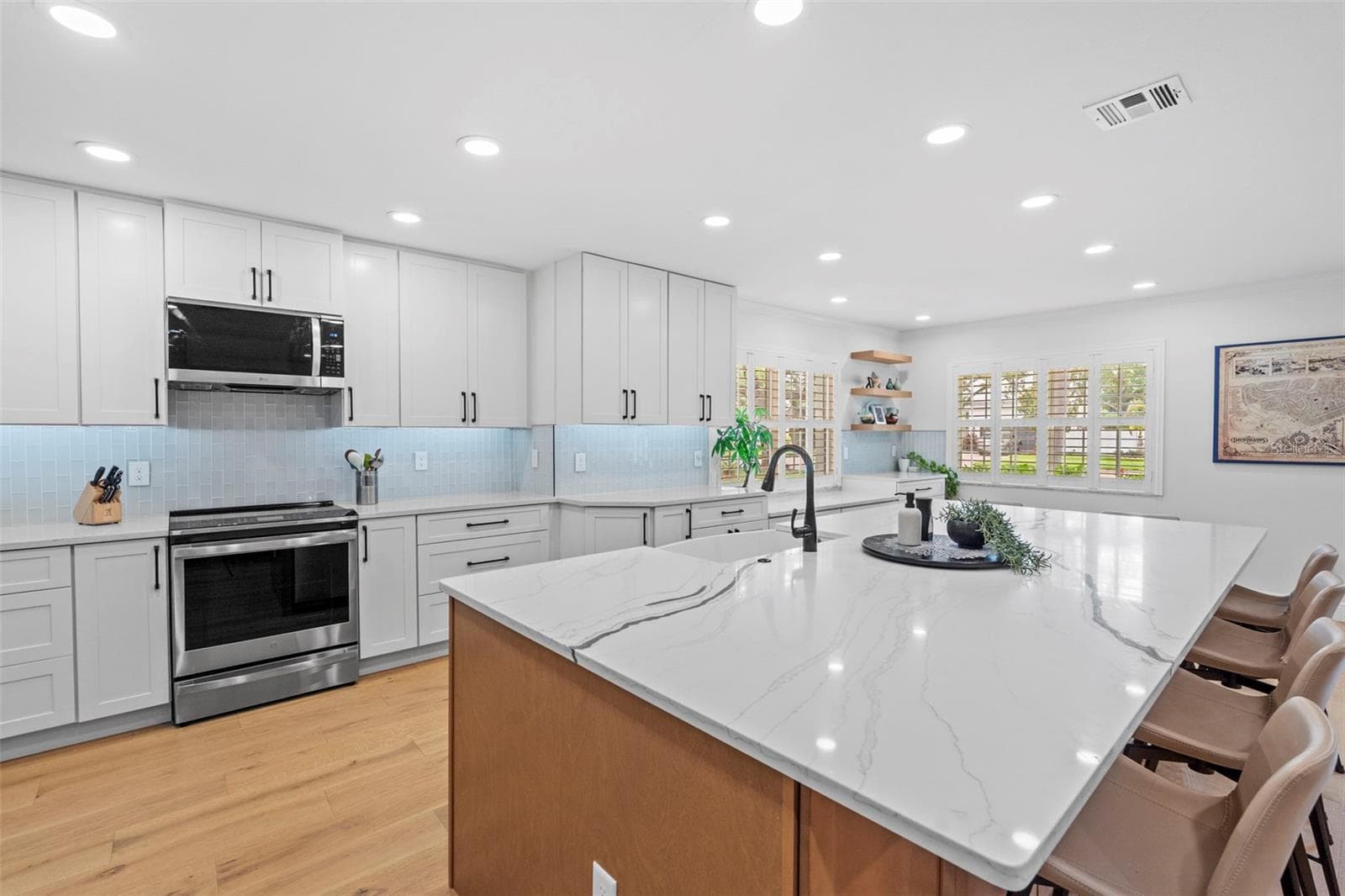 Single Family Residence at 480 W DAVIS BLVD, TAMPA, photo 15 of 74
