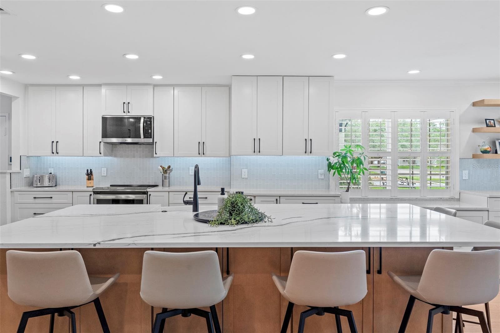 Single Family Residence at 480 W DAVIS BLVD, TAMPA, photo 16 of 74