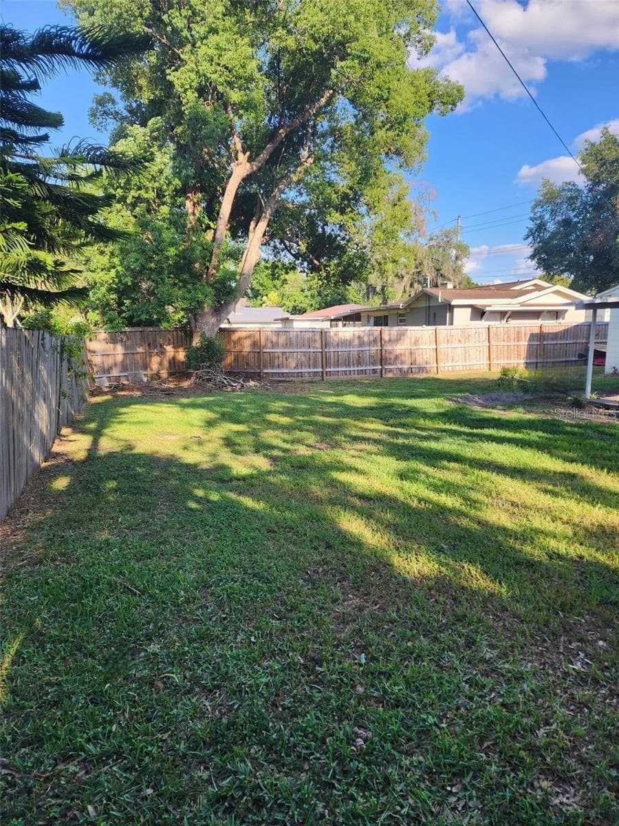 Single Family Residence at 1110 E EDGEWOOD DR, LAKELAND, photo 14 of 15