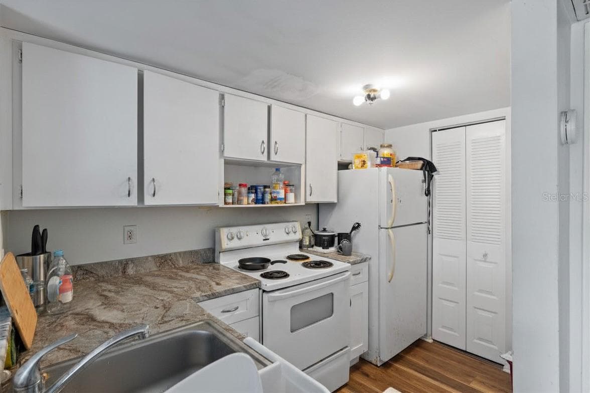 Condominium at 3840 N LAKE DR #125, TAMPA, photo 6 of 16