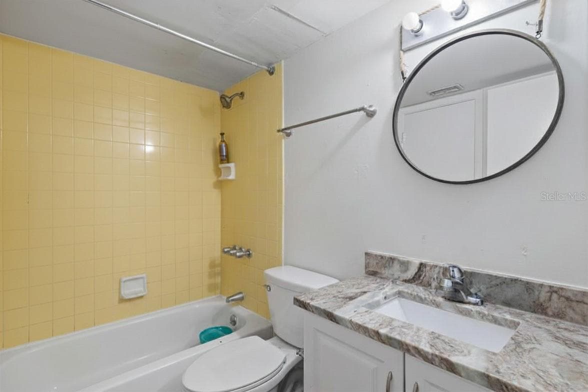 Condominium at 3840 N LAKE DR #125, TAMPA, photo 9 of 16