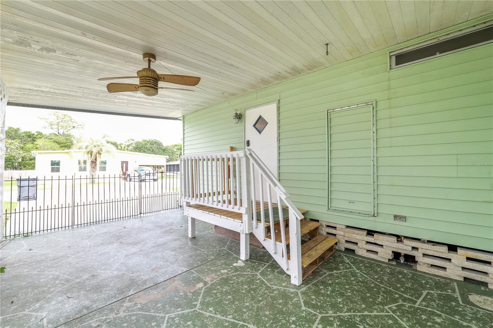 Manufactured Home at 1610 REYNOLDS RD #330, LAKELAND, photo 8 of 36