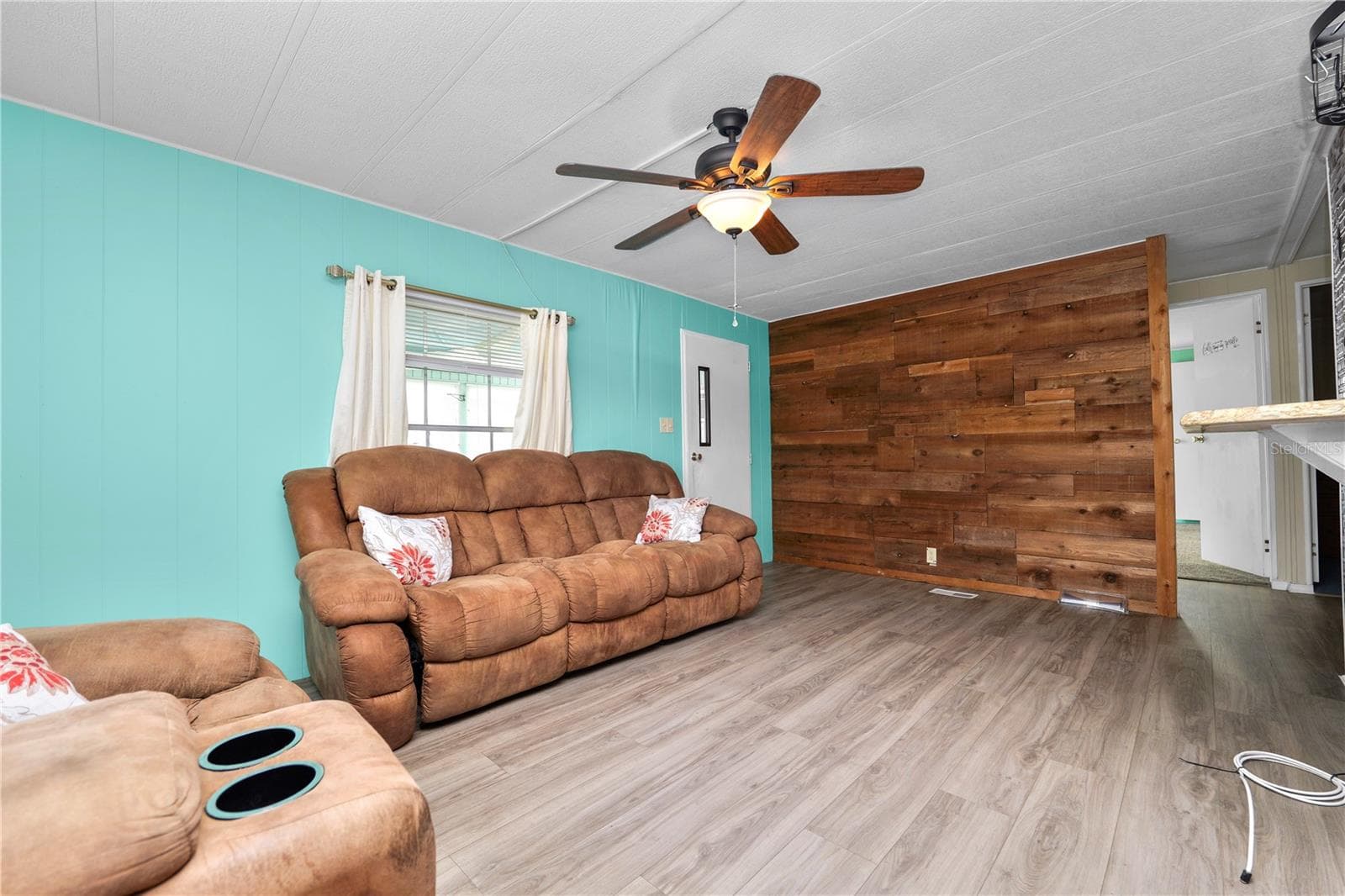 Manufactured Home at 1610 REYNOLDS RD #330, LAKELAND, photo 9 of 36