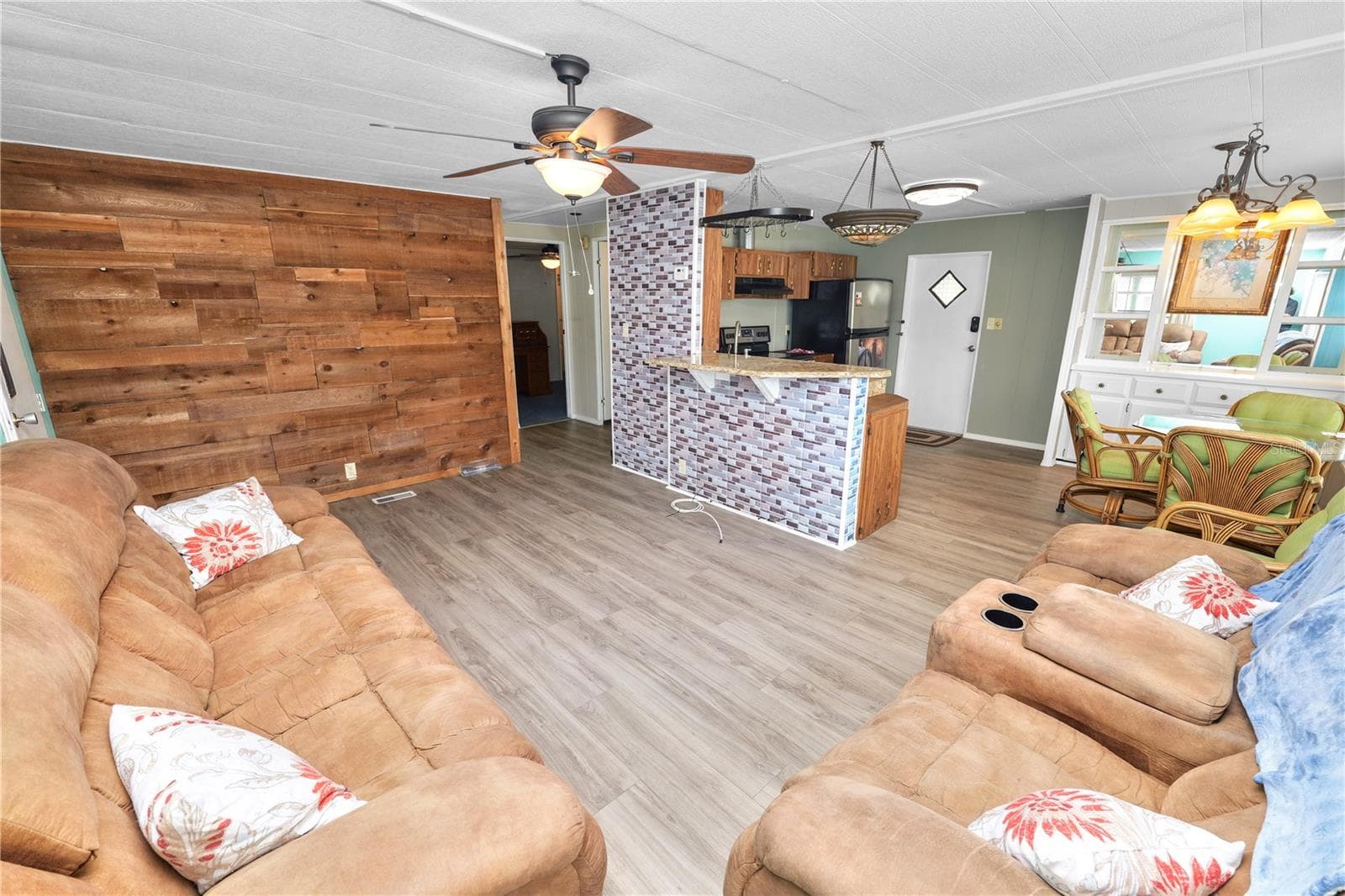 Manufactured Home at 1610 REYNOLDS RD #330, LAKELAND, photo 10 of 36