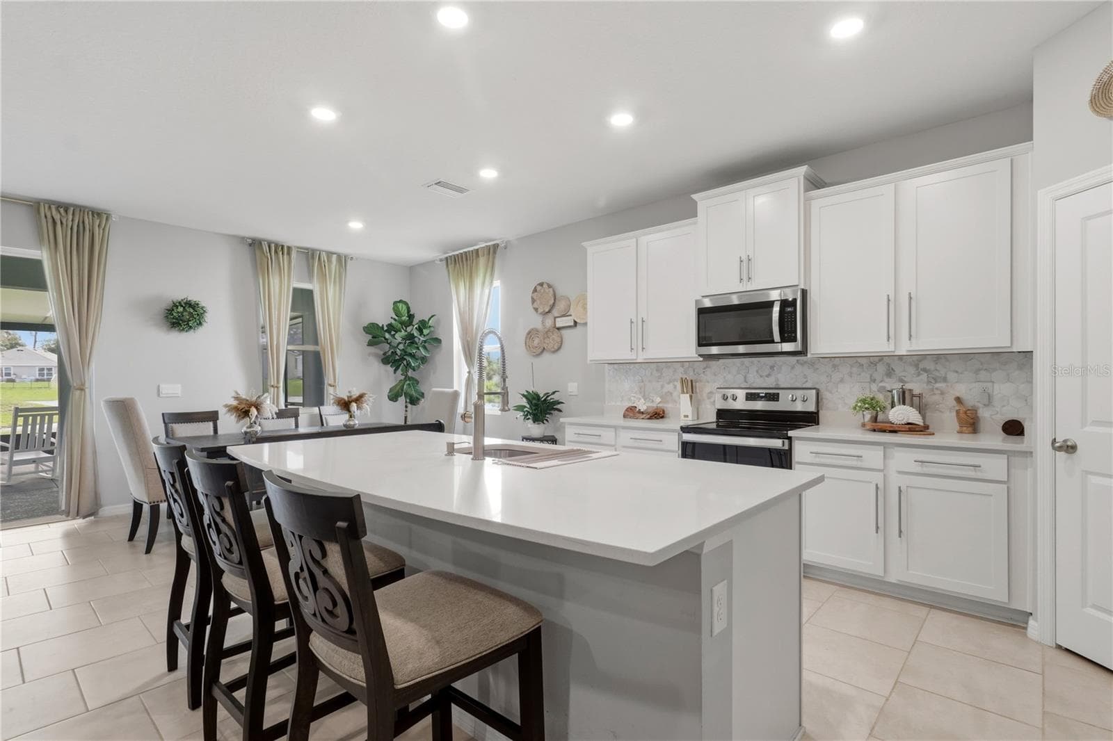 Single Family Residence at 11316 SPOONBILL FLOCK WAY, SAN ANTONIO, photo 2 of 43