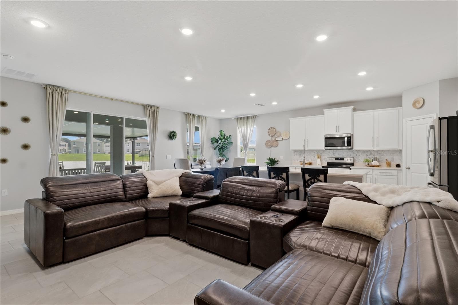 Single Family Residence at 11316 SPOONBILL FLOCK WAY, SAN ANTONIO, photo 6 of 43