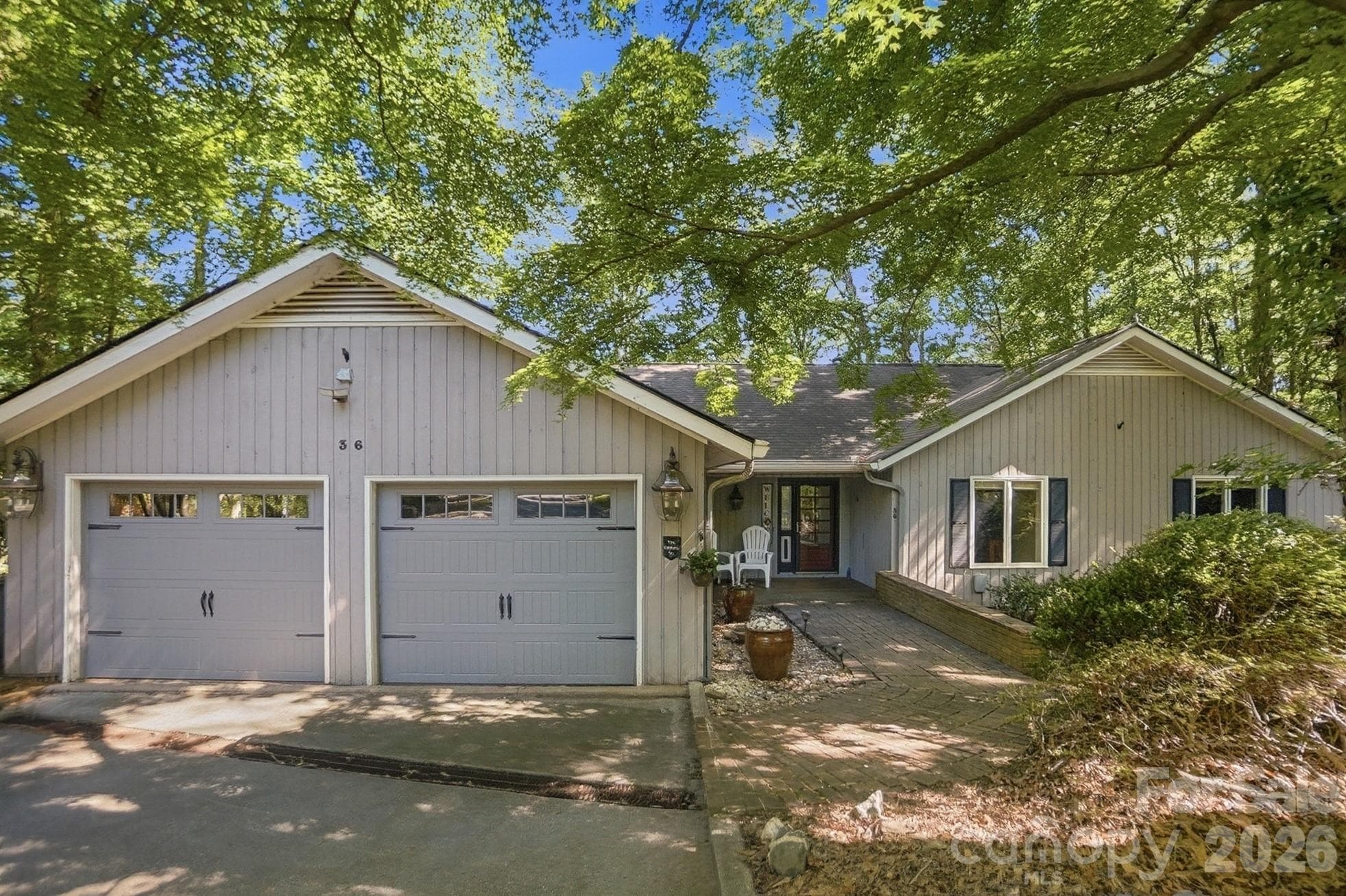 Don't miss this hard-to-find waterfront gem. - River Hills, Lake Wylie