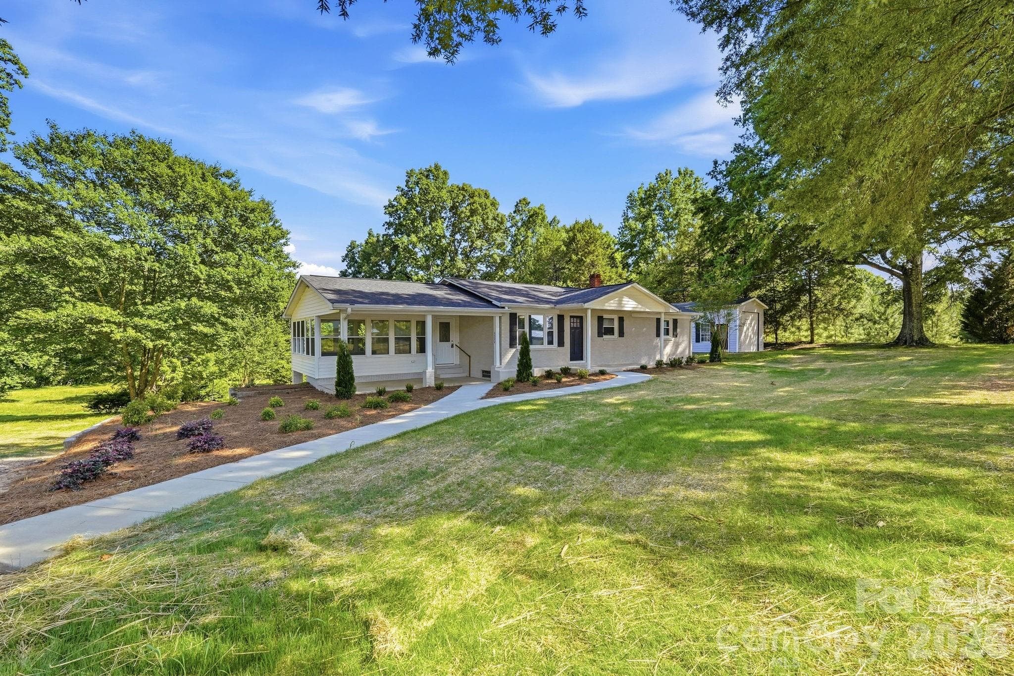 Single Family Residence at 1524 Williams Road, Lewisville, photo 2 of 47