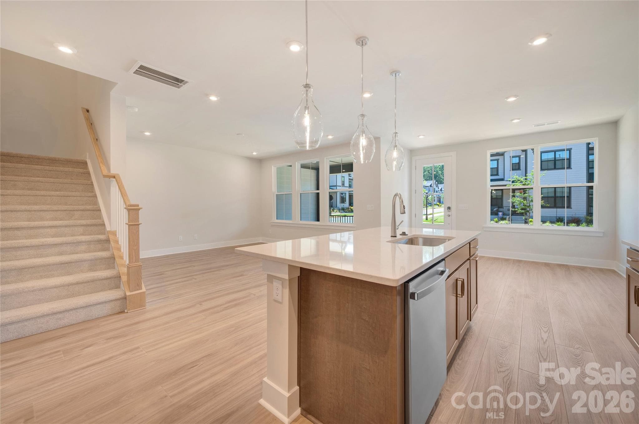 Open Concept living - 316 Ardmore Drive, Belmont