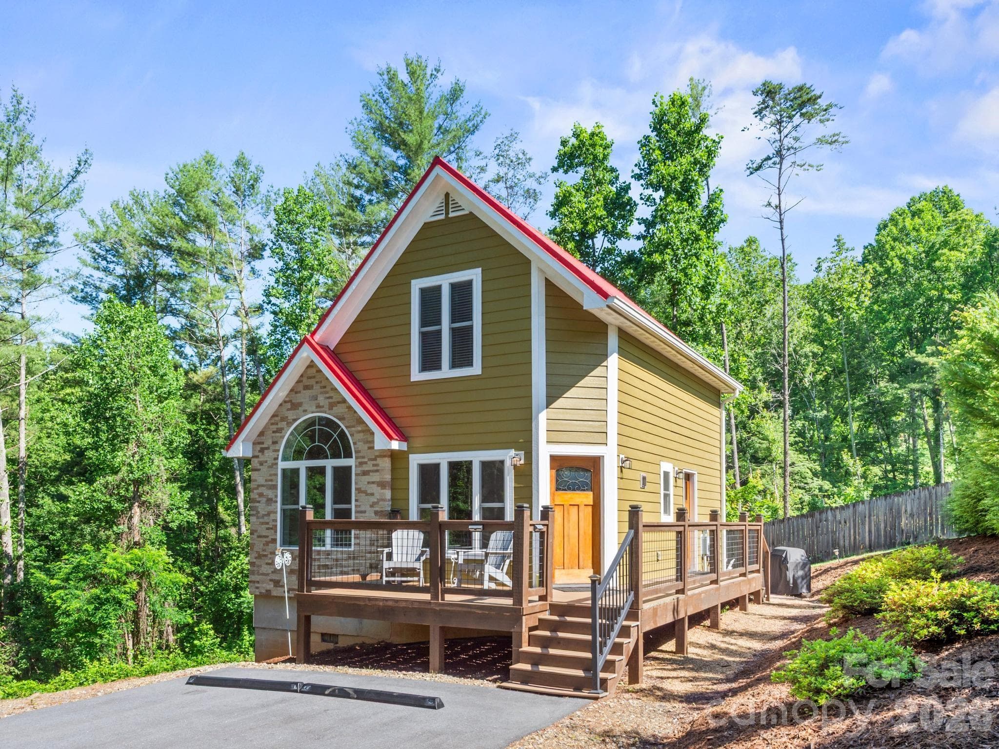 Storybook Cottage - Weaverville