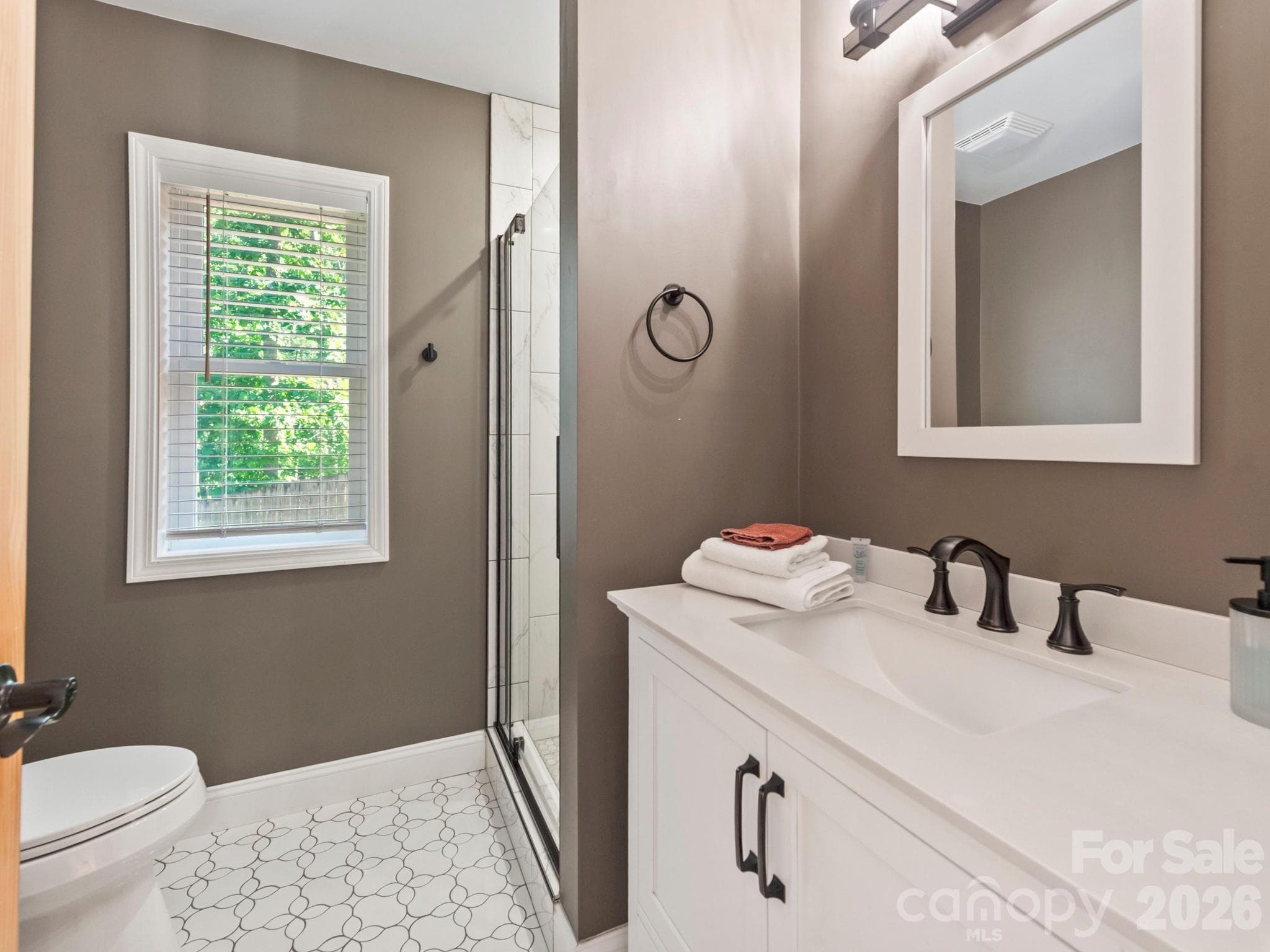 Single Family Residence at Weaverville, photo 17 of 32