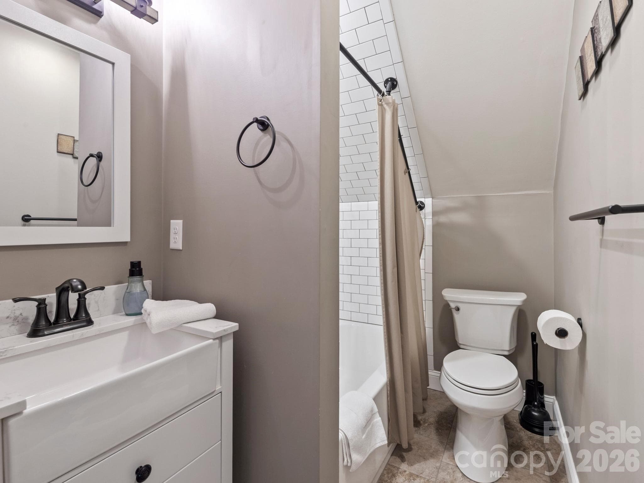 Upper Level Full Bath - Weaverville