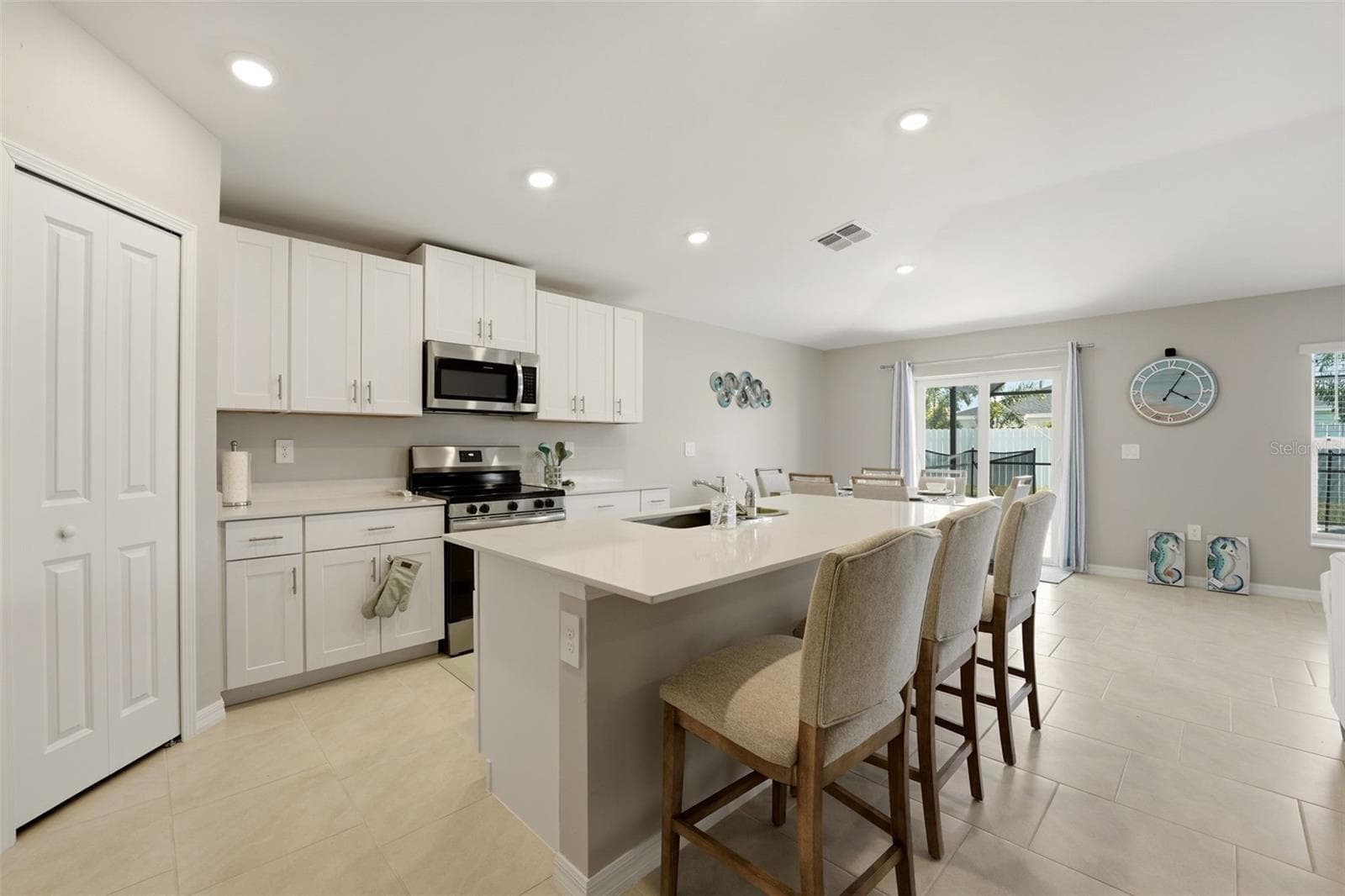 Single Family Residence at 113 LEISURE PL, ROTONDA WEST, photo 12 of 36