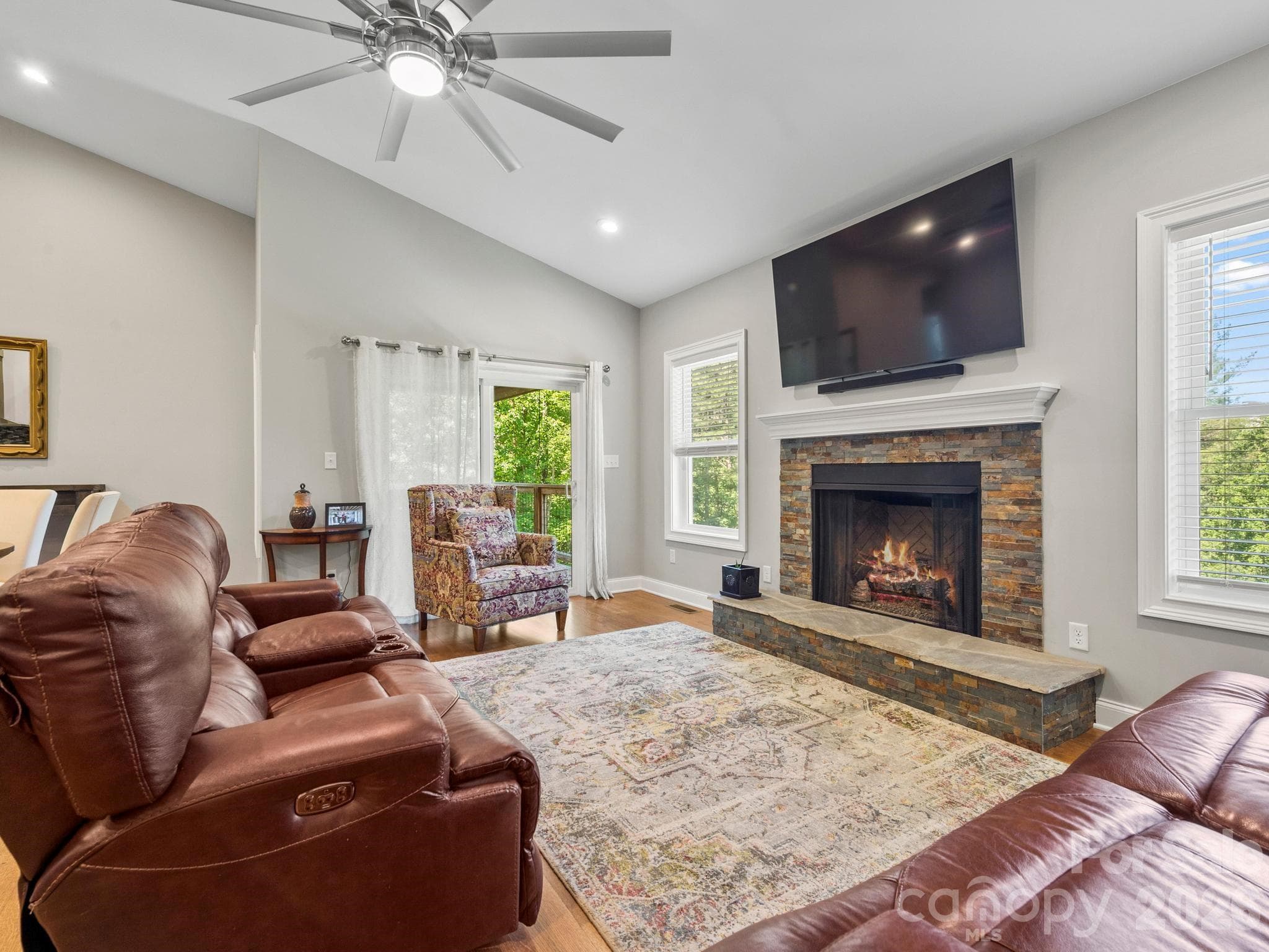 Propane Fireplace & Access to Upper Deck - Weaverville