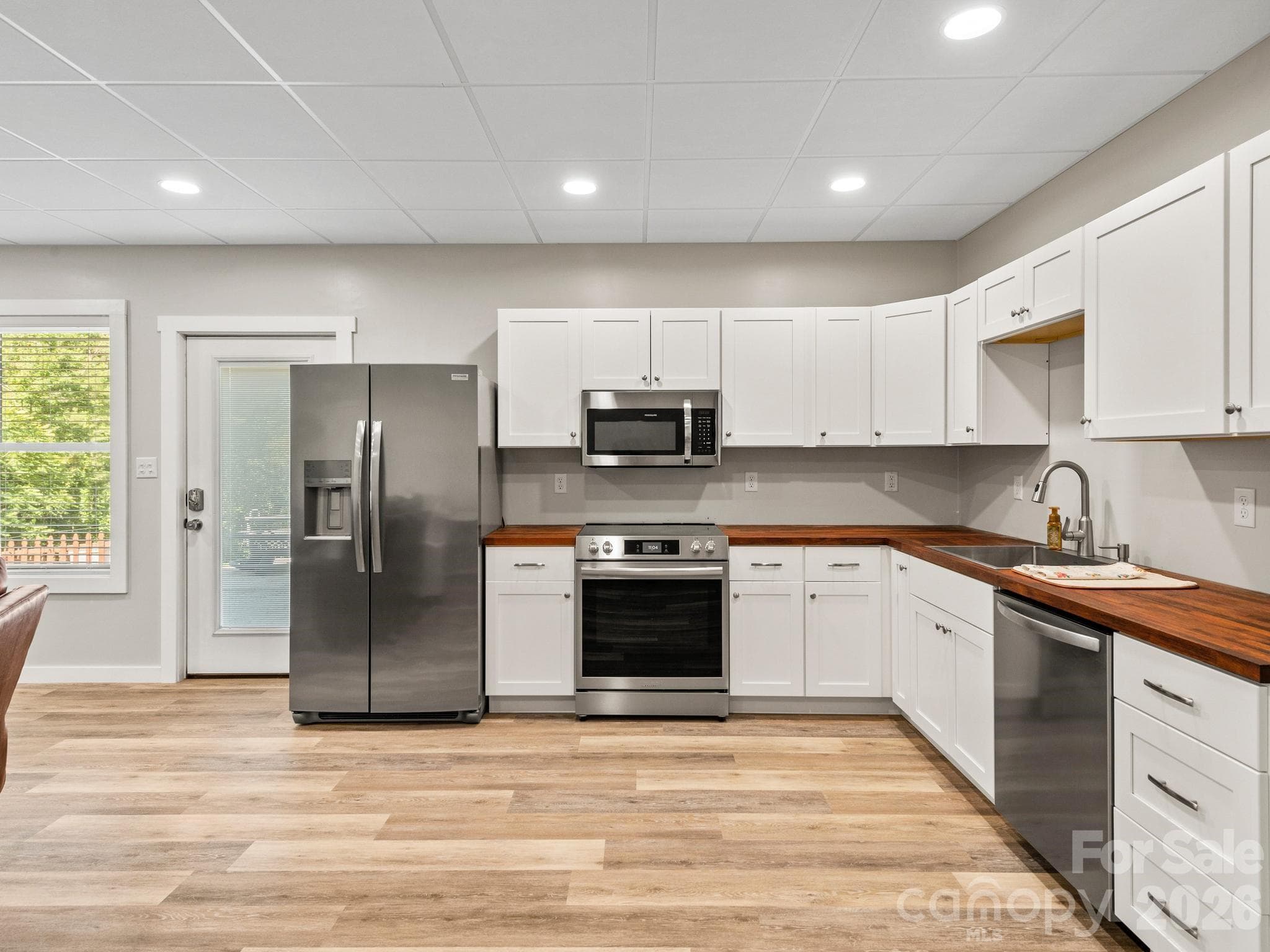 Full Kitchen - Weaverville