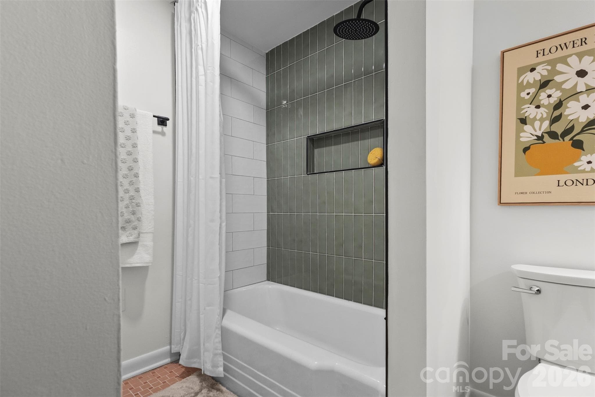 Hall bath - 3840 Colebrook Road, Charlotte