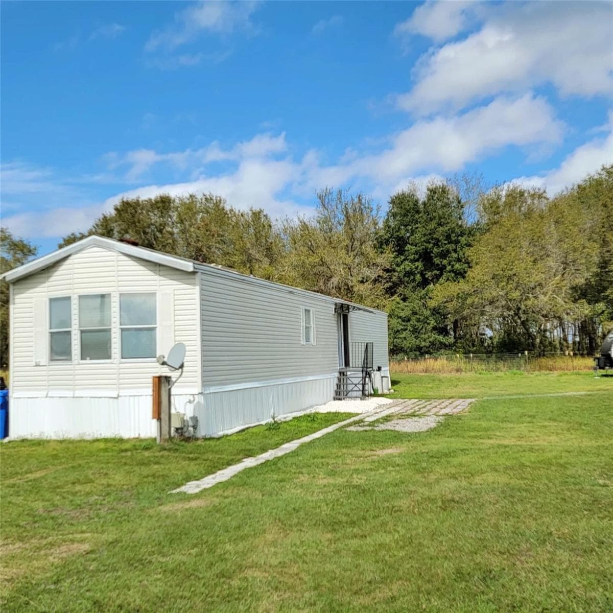 Manufactured Home at 14626 MCGRADY RD, WIMAUMA, photo 3 of 19