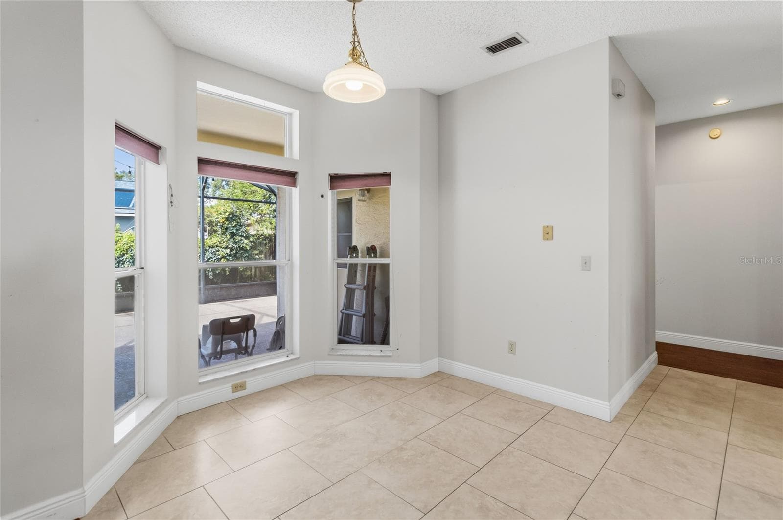 Single Family Residence at 1572 HUNTERS STAND RUN, OVIEDO, photo 12 of 33