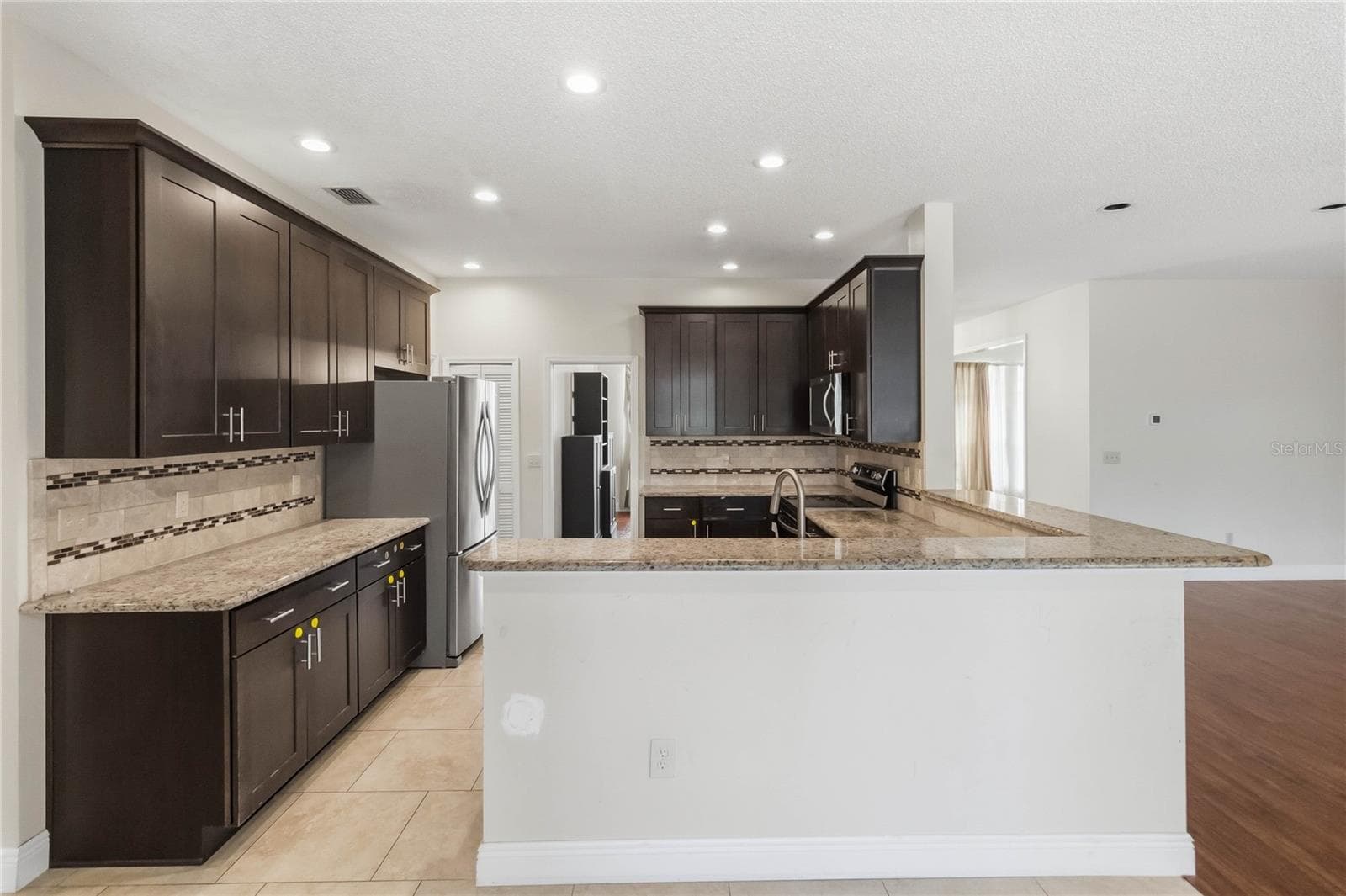 Single Family Residence at 1572 HUNTERS STAND RUN, OVIEDO, photo 13 of 33
