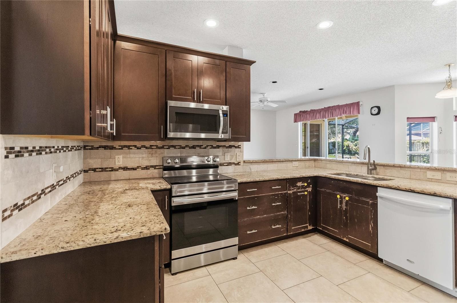Single Family Residence at 1572 HUNTERS STAND RUN, OVIEDO, photo 14 of 33