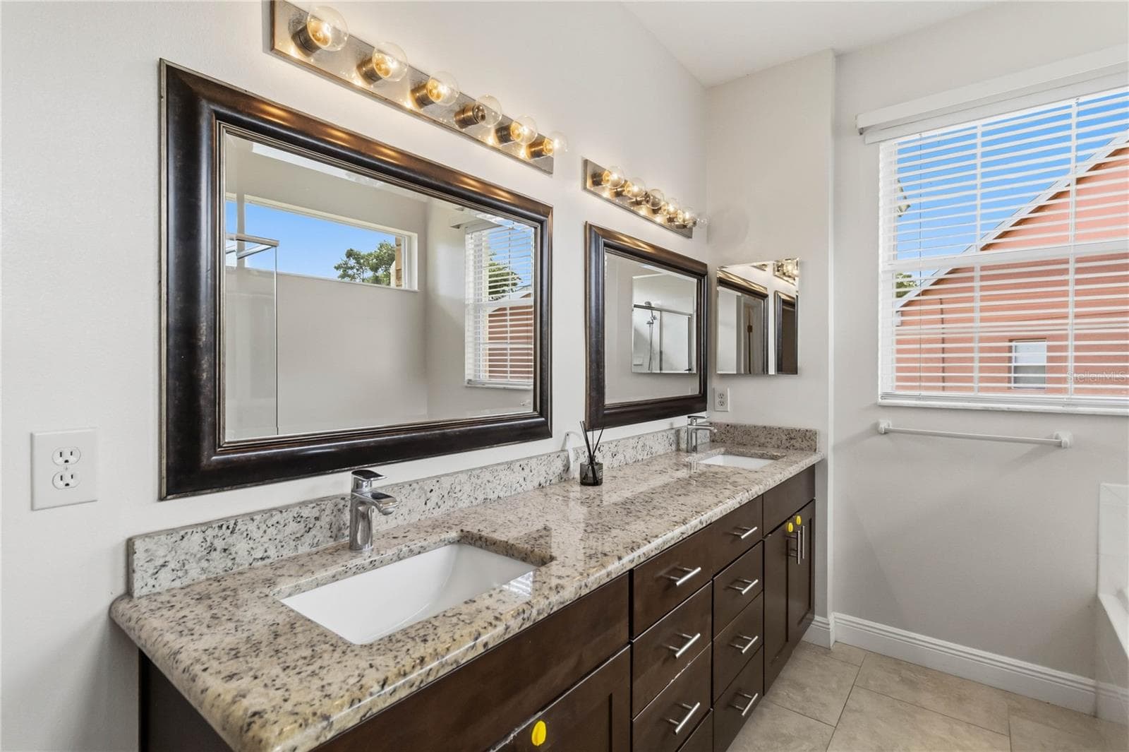 Single Family Residence at 1572 HUNTERS STAND RUN, OVIEDO, photo 19 of 33