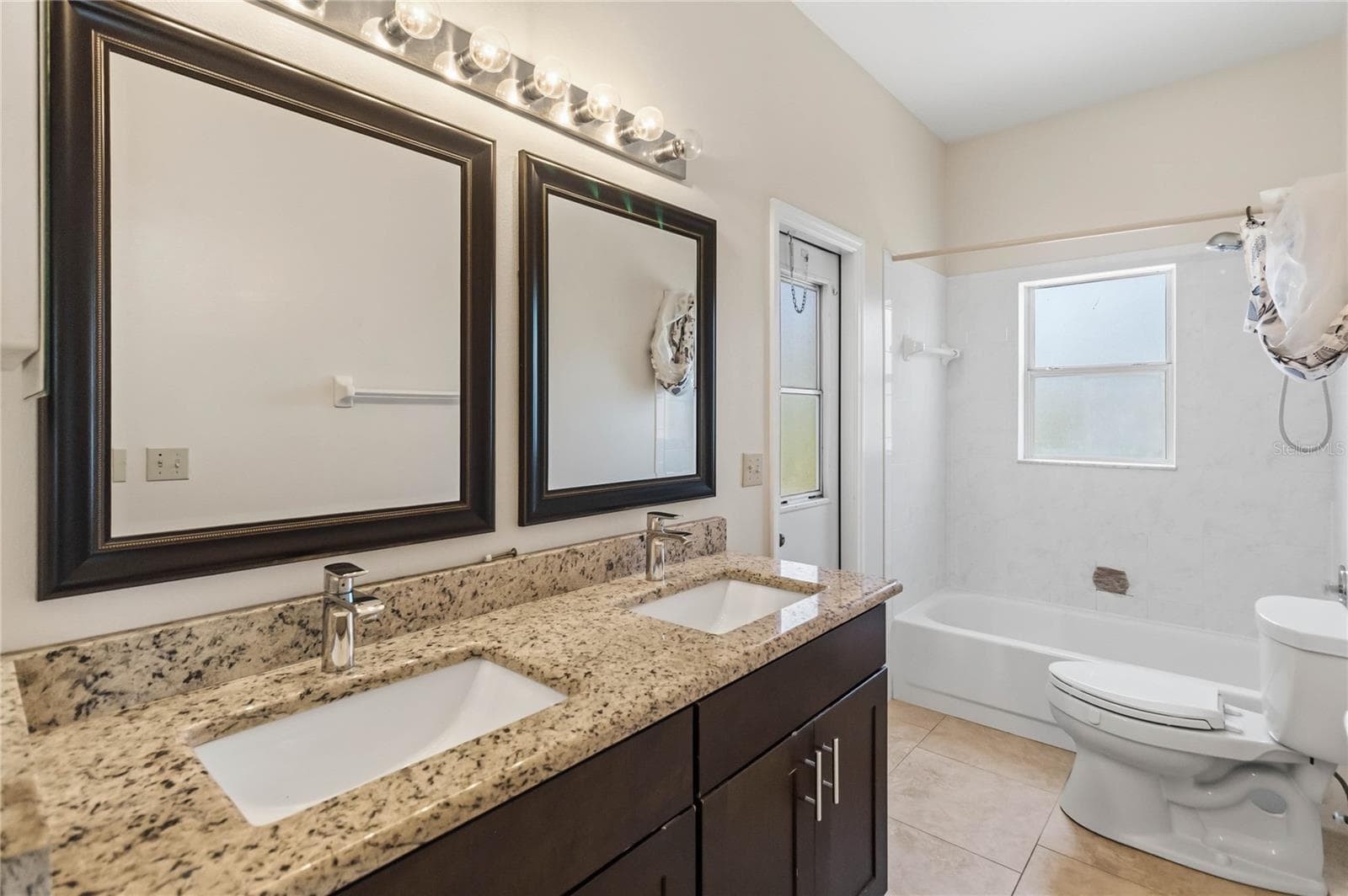Single Family Residence at 1572 HUNTERS STAND RUN, OVIEDO, photo 23 of 33
