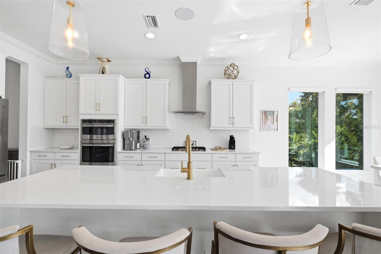 kitchen island - 17104 CRAWLEY RD, ODESSA