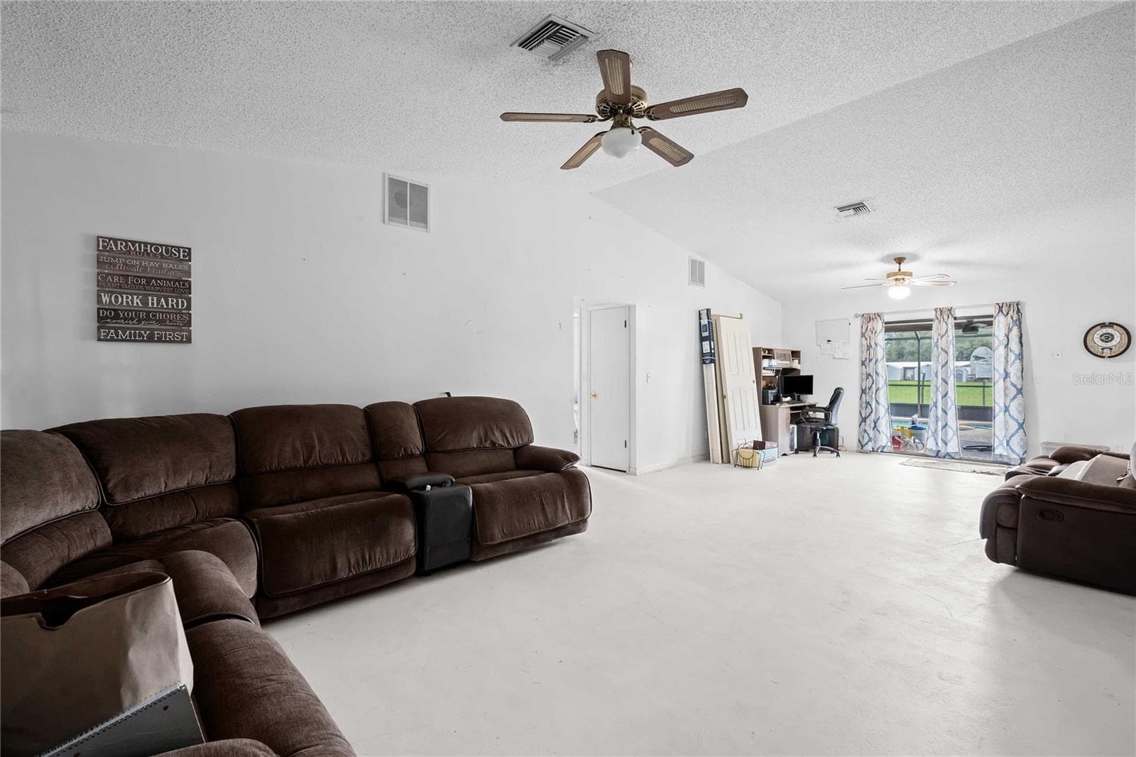 Single Family Residence at 348 CR 542E, BUSHNELL, photo 4 of 49