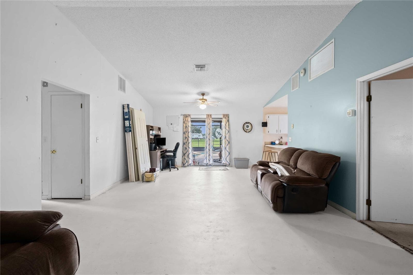 Single Family Residence at 348 CR 542E, BUSHNELL, photo 5 of 49