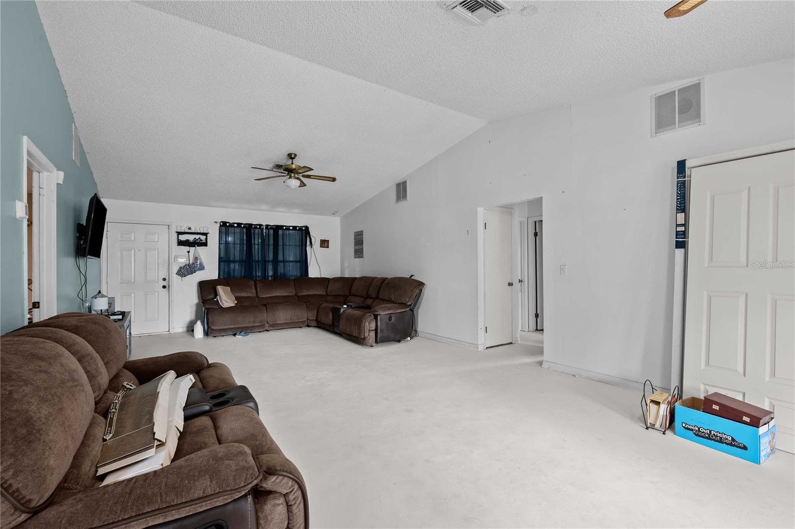 Single Family Residence at 348 CR 542E, BUSHNELL, photo 6 of 49