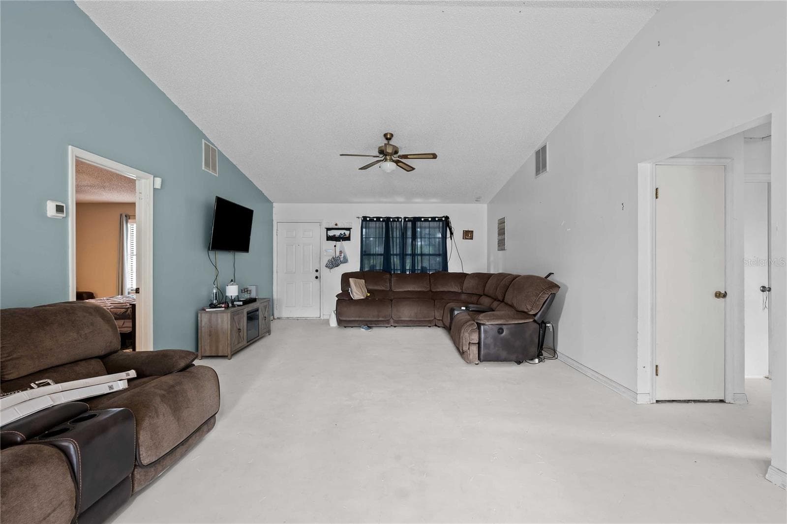 Single Family Residence at 348 CR 542E, BUSHNELL, photo 7 of 49