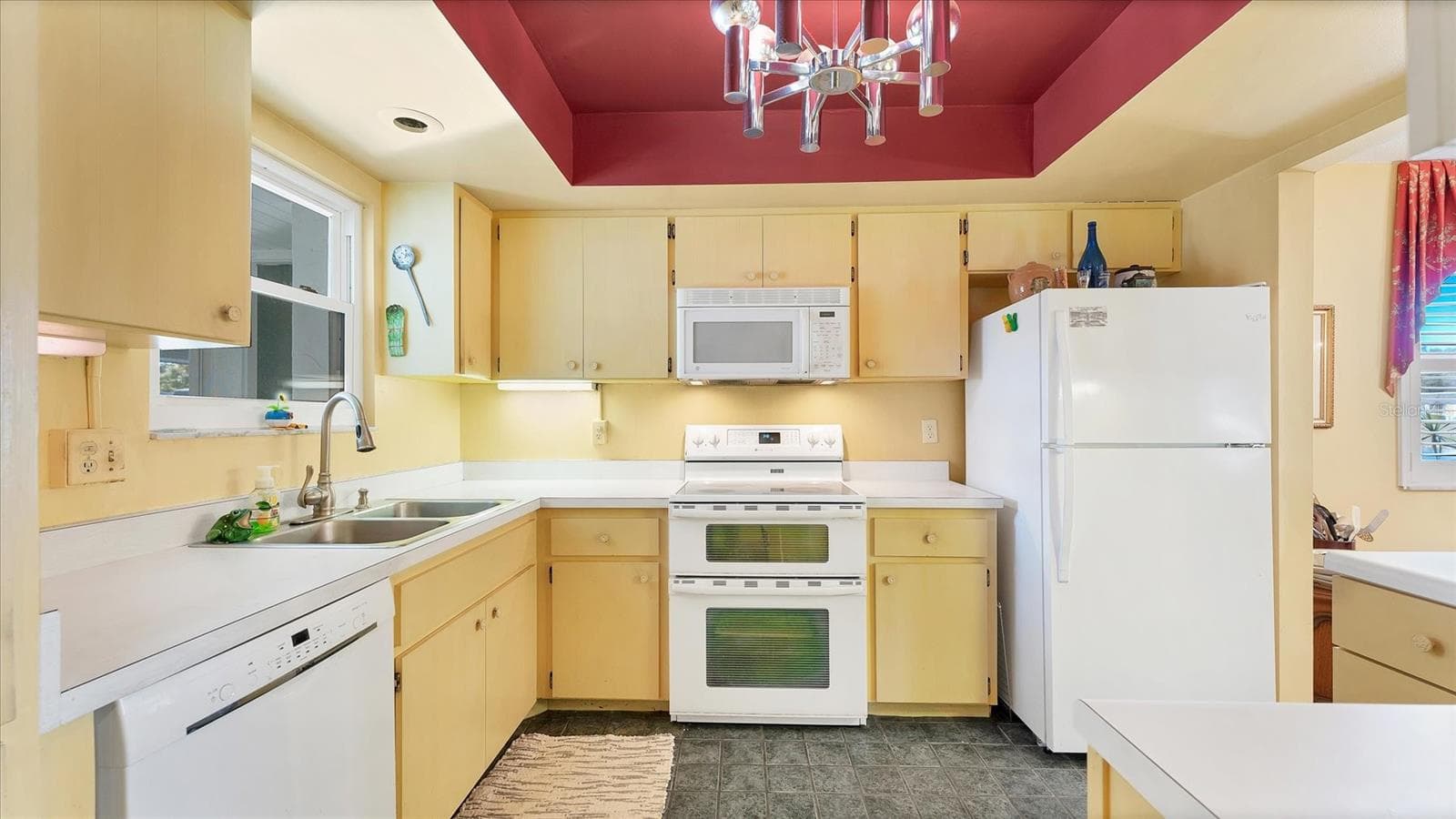 Condominium at 3823 GLEN OAKS DR E #83, SARASOTA, photo 9 of 39