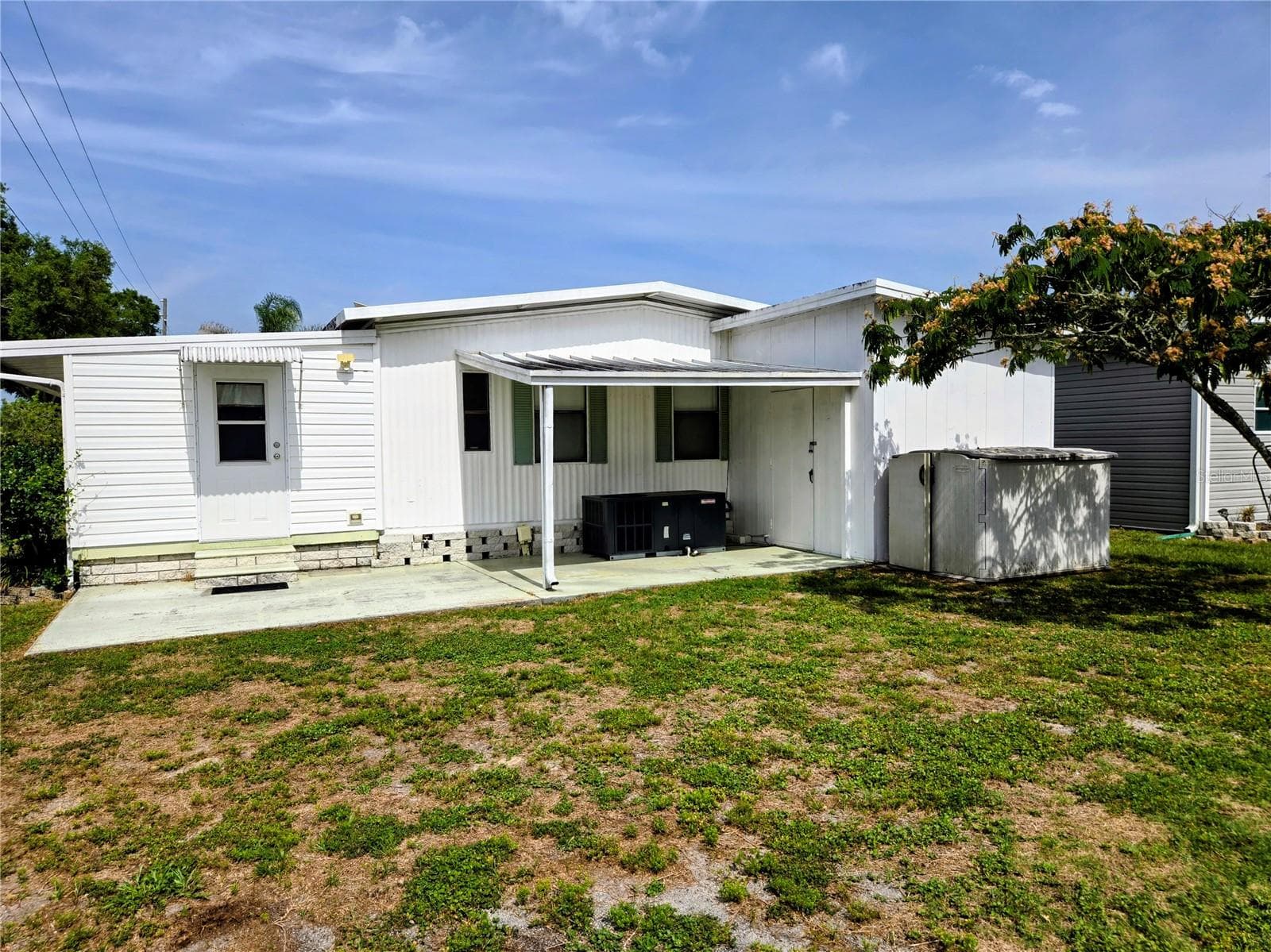 Manufactured Home at 6253 BALMY LN, ZEPHYRHILLS, photo 2 of 38
