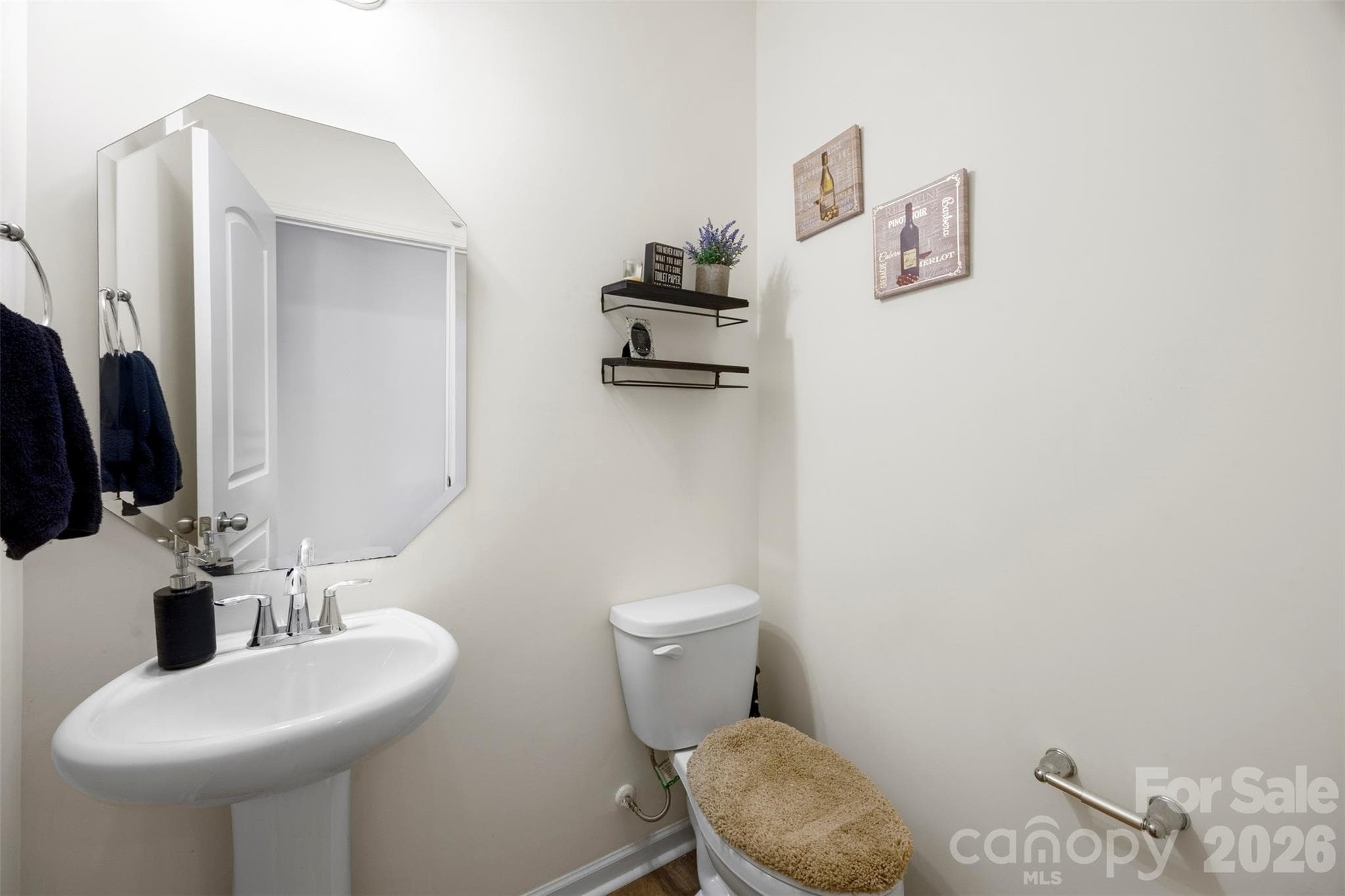Half bath - Mount Holly